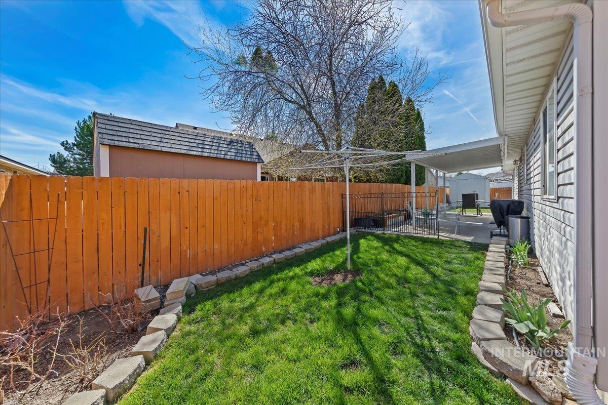 2558 N Rough Stone, Meridian, Idaho 83646, 4 Bedrooms, 2 Bathrooms, Residential For Sale, Price $485,000,MLS 98978944