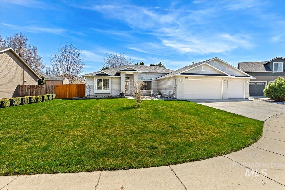 2558 N Rough Stone, Meridian, Idaho 83646, 4 Bedrooms, 2 Bathrooms, Residential For Sale, Price $485,000,MLS 98978944