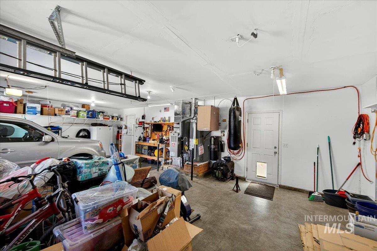 2558 N Rough Stone, Meridian, Idaho 83646, 4 Bedrooms, 2 Bathrooms, Residential For Sale, Price $485,000,MLS 98978944