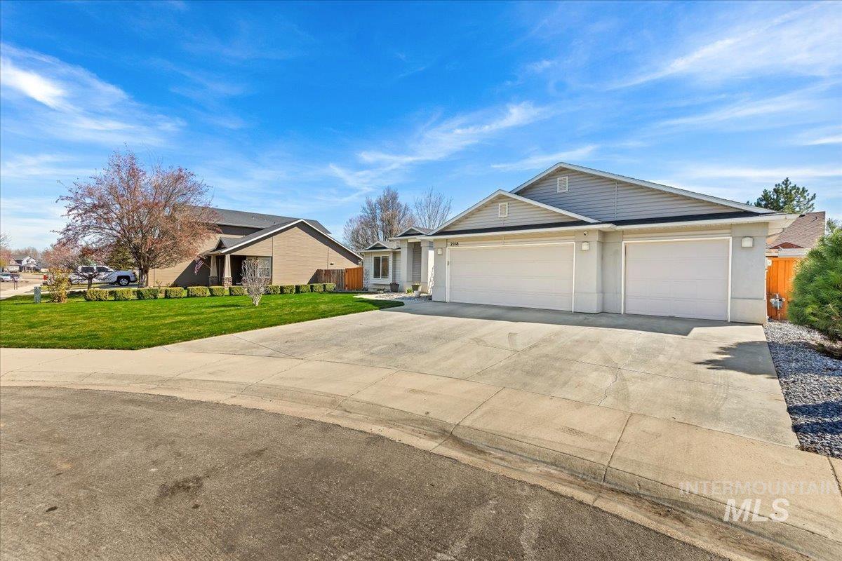 2558 N Rough Stone, Meridian, Idaho 83646, 4 Bedrooms, 2 Bathrooms, Residential For Sale, Price $485,000,MLS 98978944