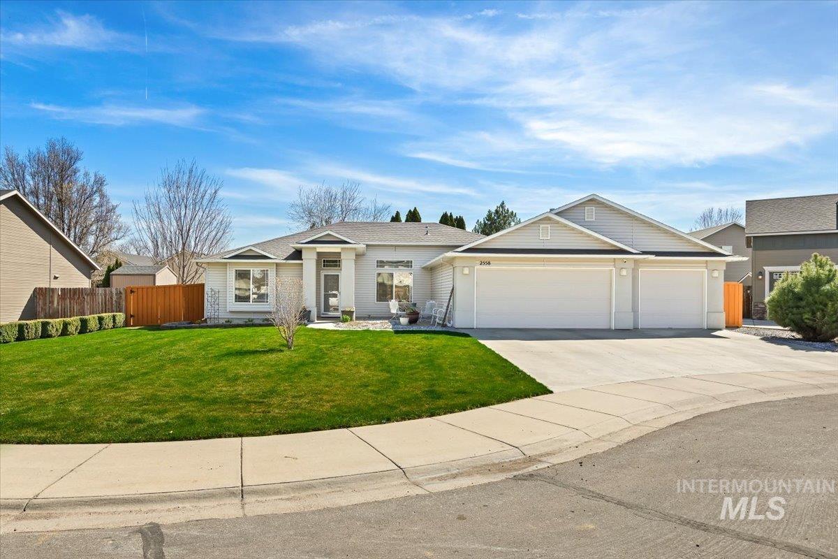 2558 N Rough Stone, Meridian, Idaho 83646, 4 Bedrooms, 2 Bathrooms, Residential For Sale, Price $485,000,MLS 98978944