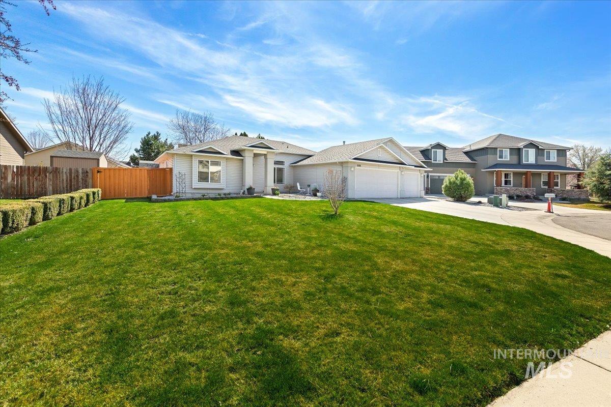 2558 N Rough Stone, Meridian, Idaho 83646, 4 Bedrooms, 2 Bathrooms, Residential For Sale, Price $485,000,MLS 98978944