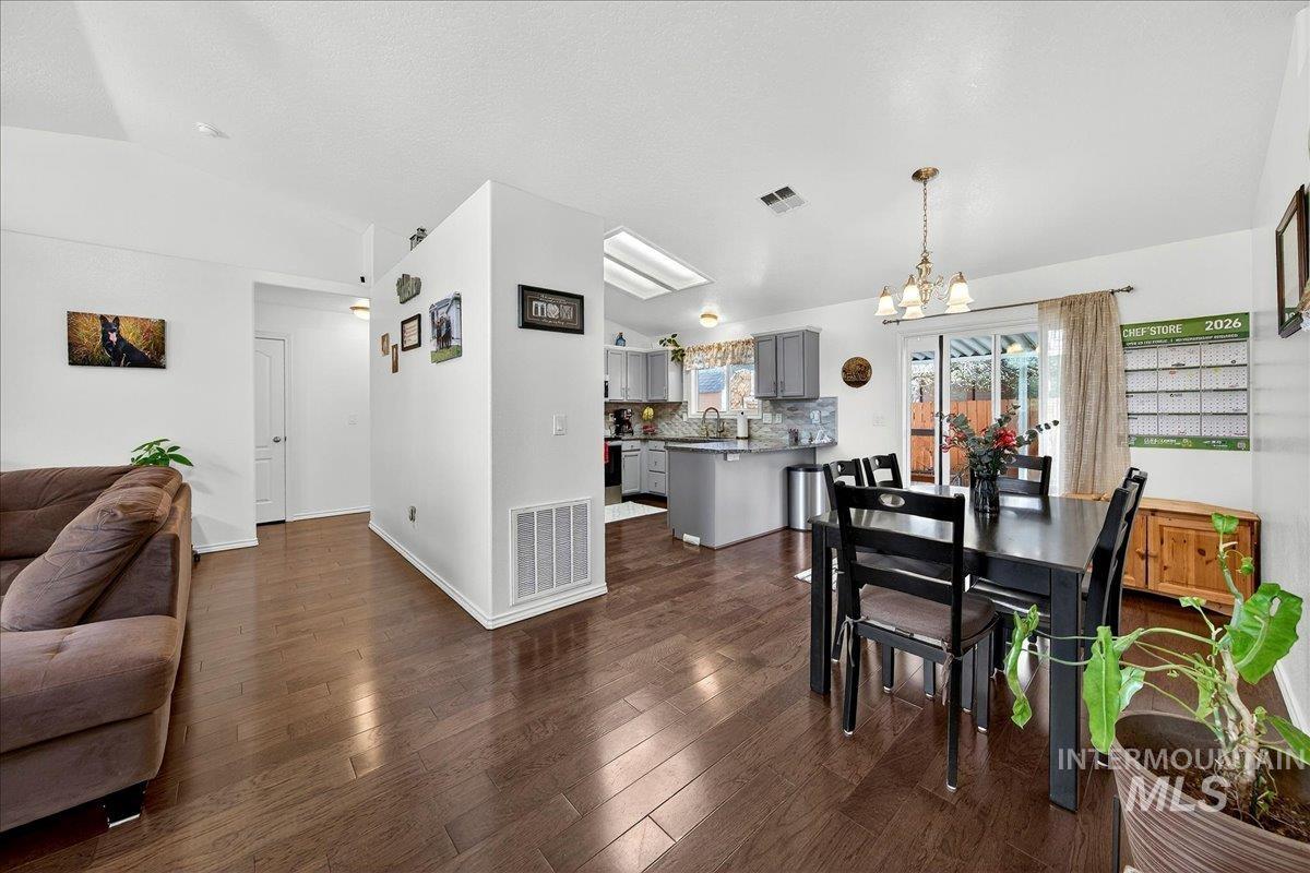 2558 N Rough Stone, Meridian, Idaho 83646, 4 Bedrooms, 2 Bathrooms, Residential For Sale, Price $485,000,MLS 98978944