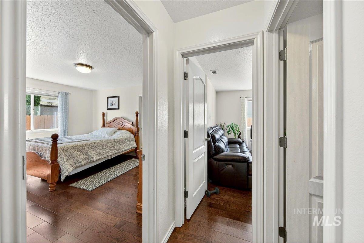 2558 N Rough Stone, Meridian, Idaho 83646, 4 Bedrooms, 2 Bathrooms, Residential For Sale, Price $485,000,MLS 98978944