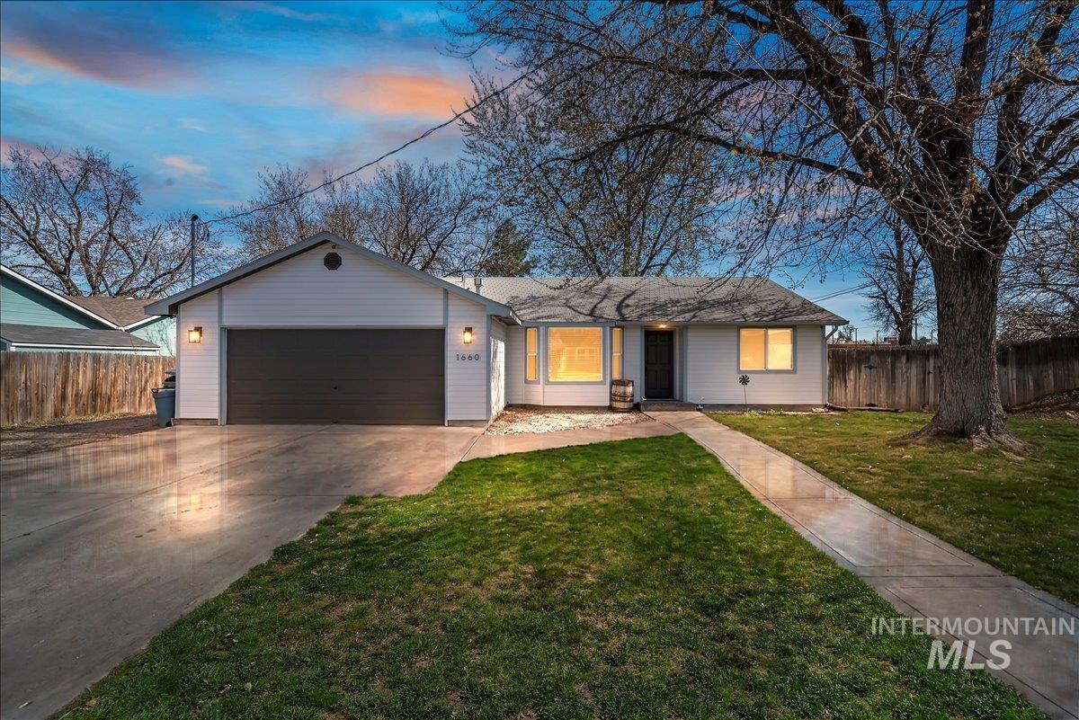 1660 N Eldorado St, Boise, Idaho 83704, 3 Bedrooms, 2 Bathrooms, Residential For Sale, Price $409,000,MLS 98978952