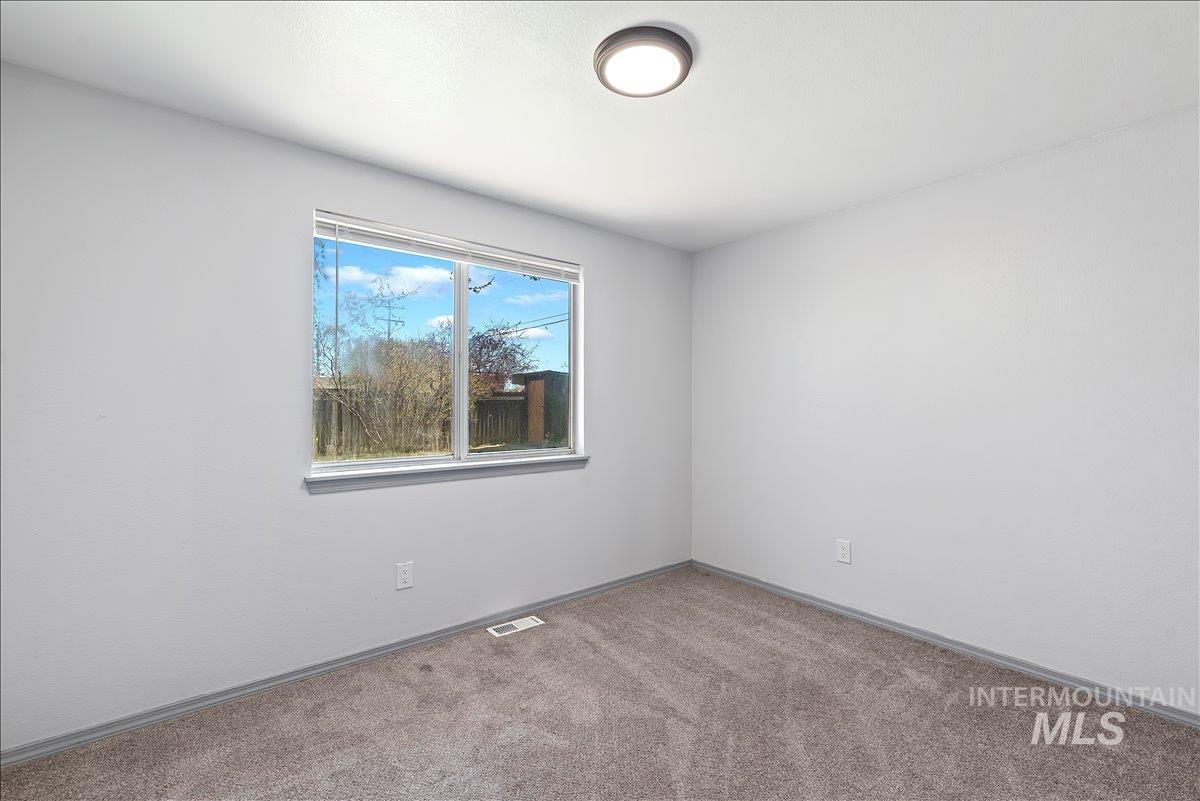 1660 N Eldorado St, Boise, Idaho 83704, 3 Bedrooms, 2 Bathrooms, Residential For Sale, Price $409,000,MLS 98978952