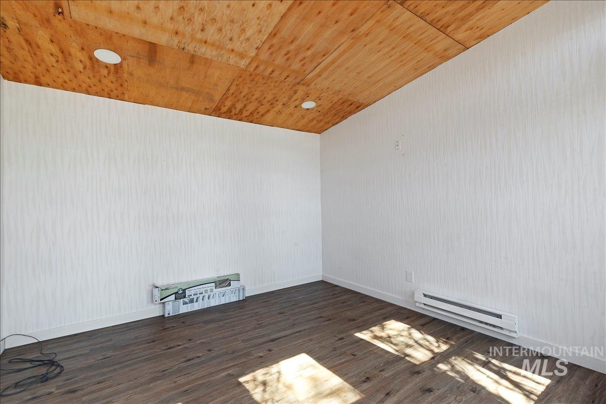 1660 N Eldorado St, Boise, Idaho 83704, 3 Bedrooms, 2 Bathrooms, Residential For Sale, Price $409,000,MLS 98978952