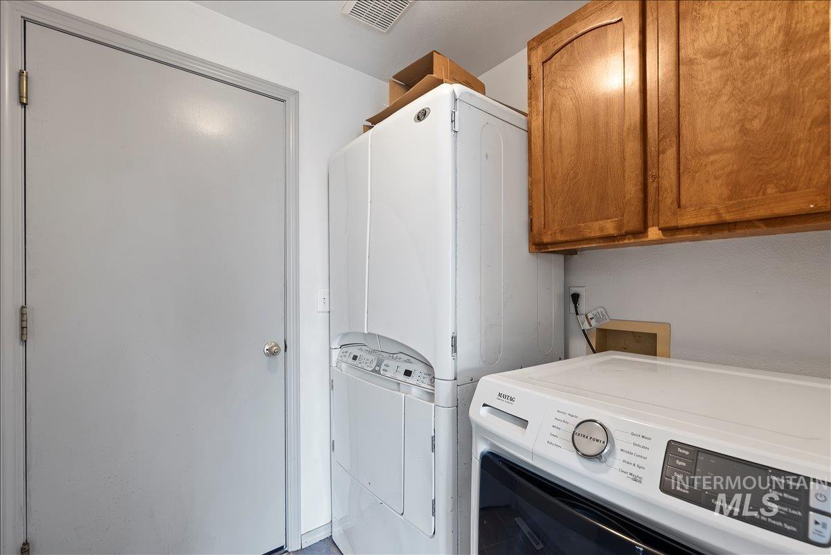 1660 N Eldorado St, Boise, Idaho 83704, 3 Bedrooms, 2 Bathrooms, Residential For Sale, Price $409,000,MLS 98978952