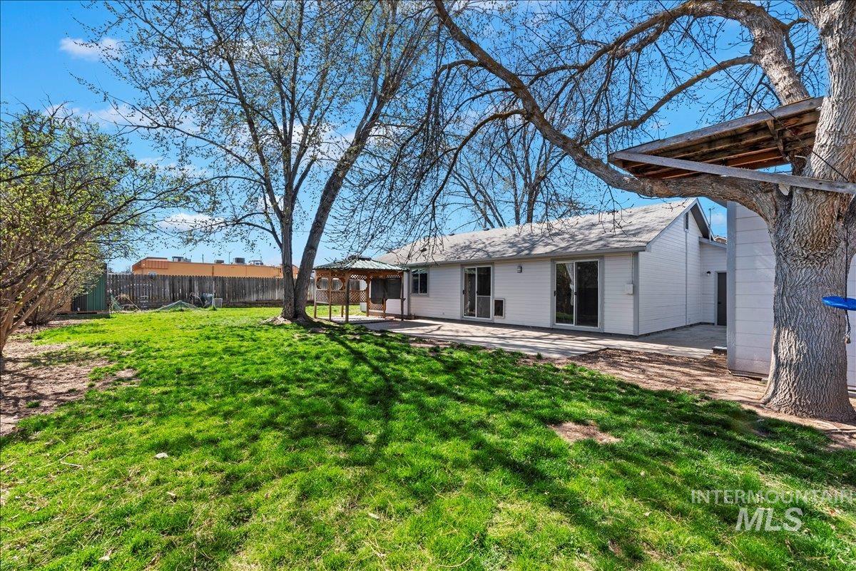 1660 N Eldorado St, Boise, Idaho 83704, 3 Bedrooms, 2 Bathrooms, Residential For Sale, Price $409,000,MLS 98978952