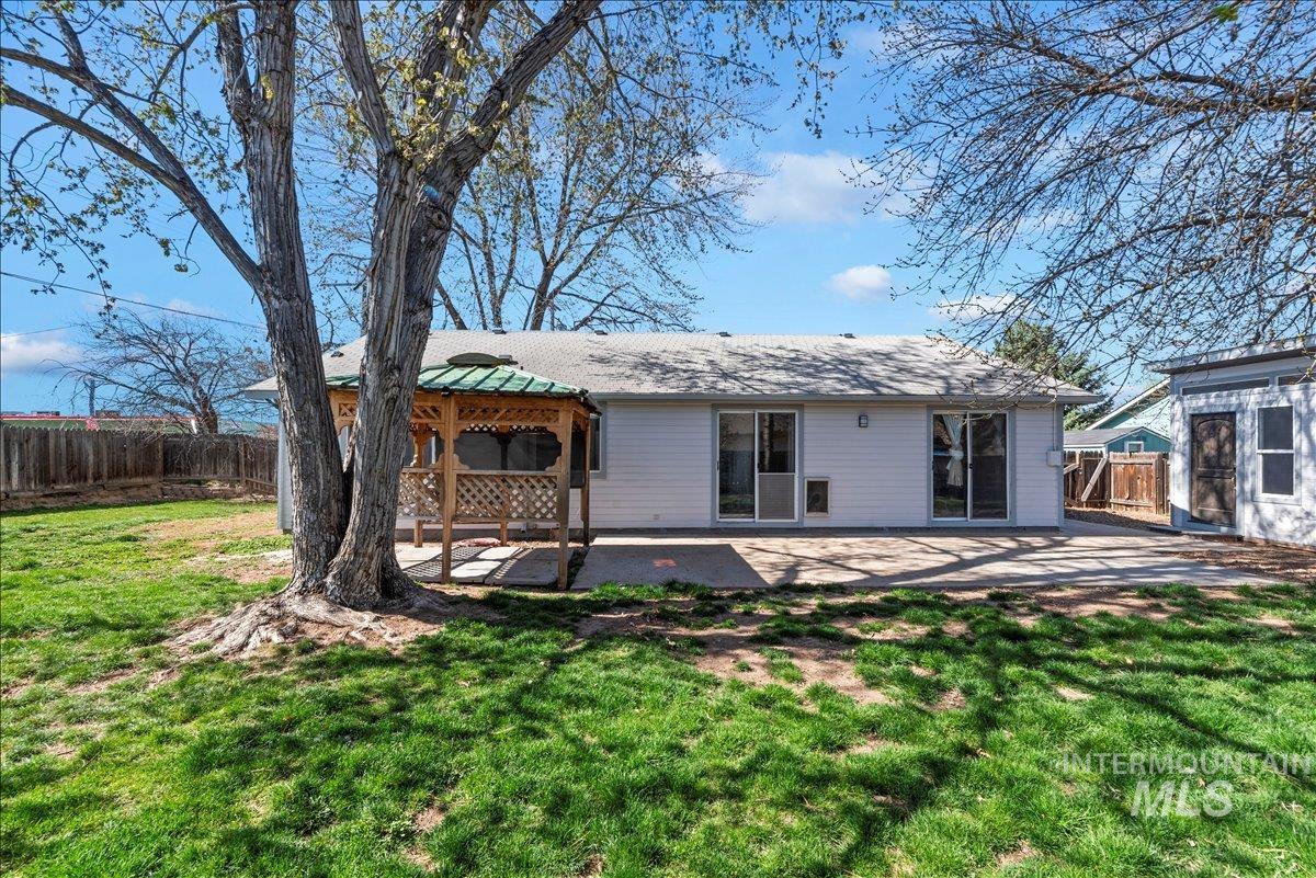 1660 N Eldorado St, Boise, Idaho 83704, 3 Bedrooms, 2 Bathrooms, Residential For Sale, Price $409,000,MLS 98978952