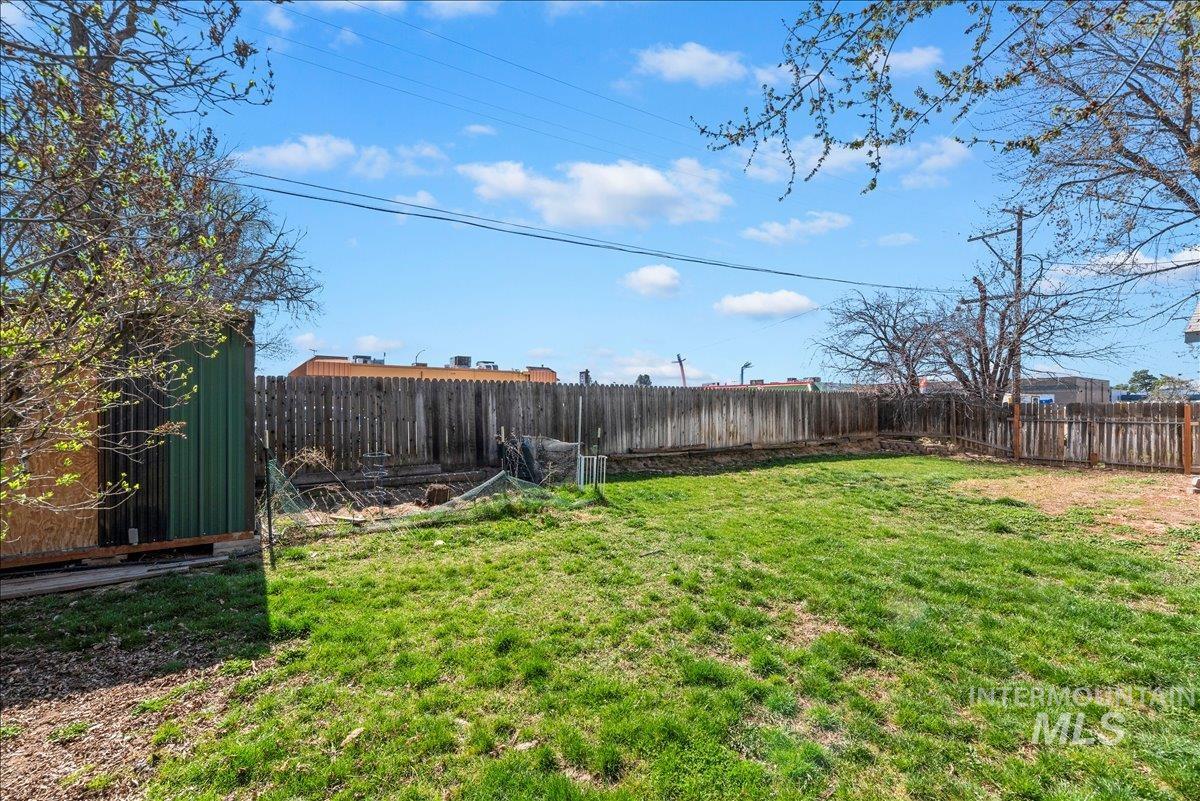 1660 N Eldorado St, Boise, Idaho 83704, 3 Bedrooms, 2 Bathrooms, Residential For Sale, Price $409,000,MLS 98978952