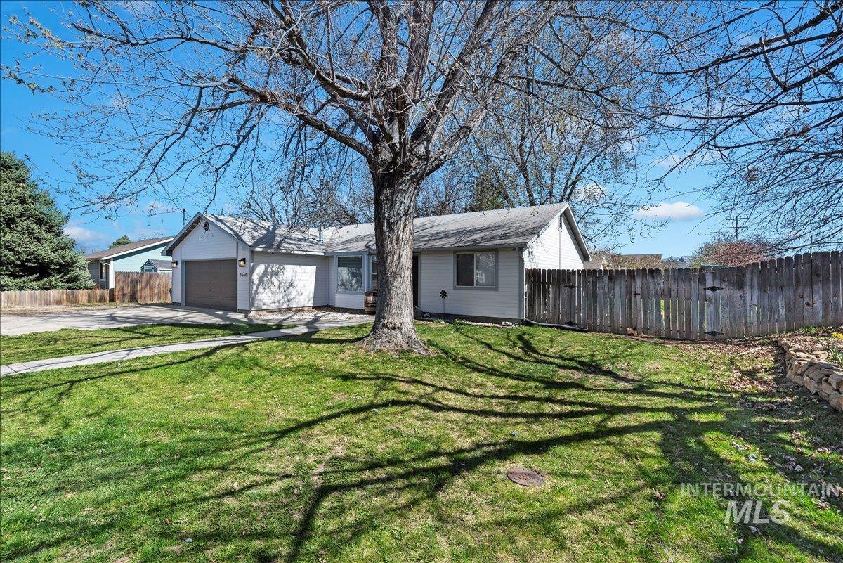 1660 N Eldorado St, Boise, Idaho 83704, 3 Bedrooms, 2 Bathrooms, Residential For Sale, Price $409,000,MLS 98978952