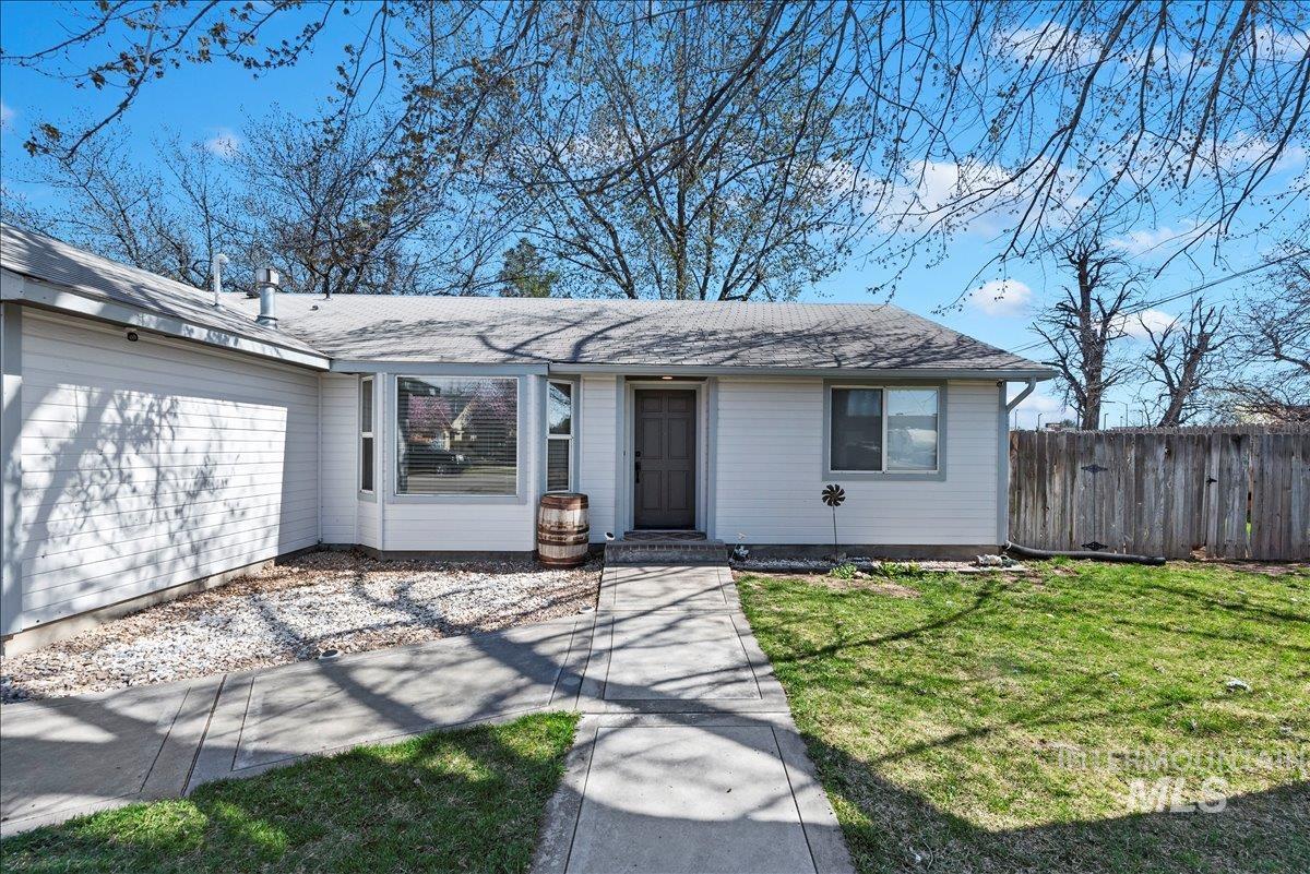 1660 N Eldorado St, Boise, Idaho 83704, 3 Bedrooms, 2 Bathrooms, Residential For Sale, Price $409,000,MLS 98978952