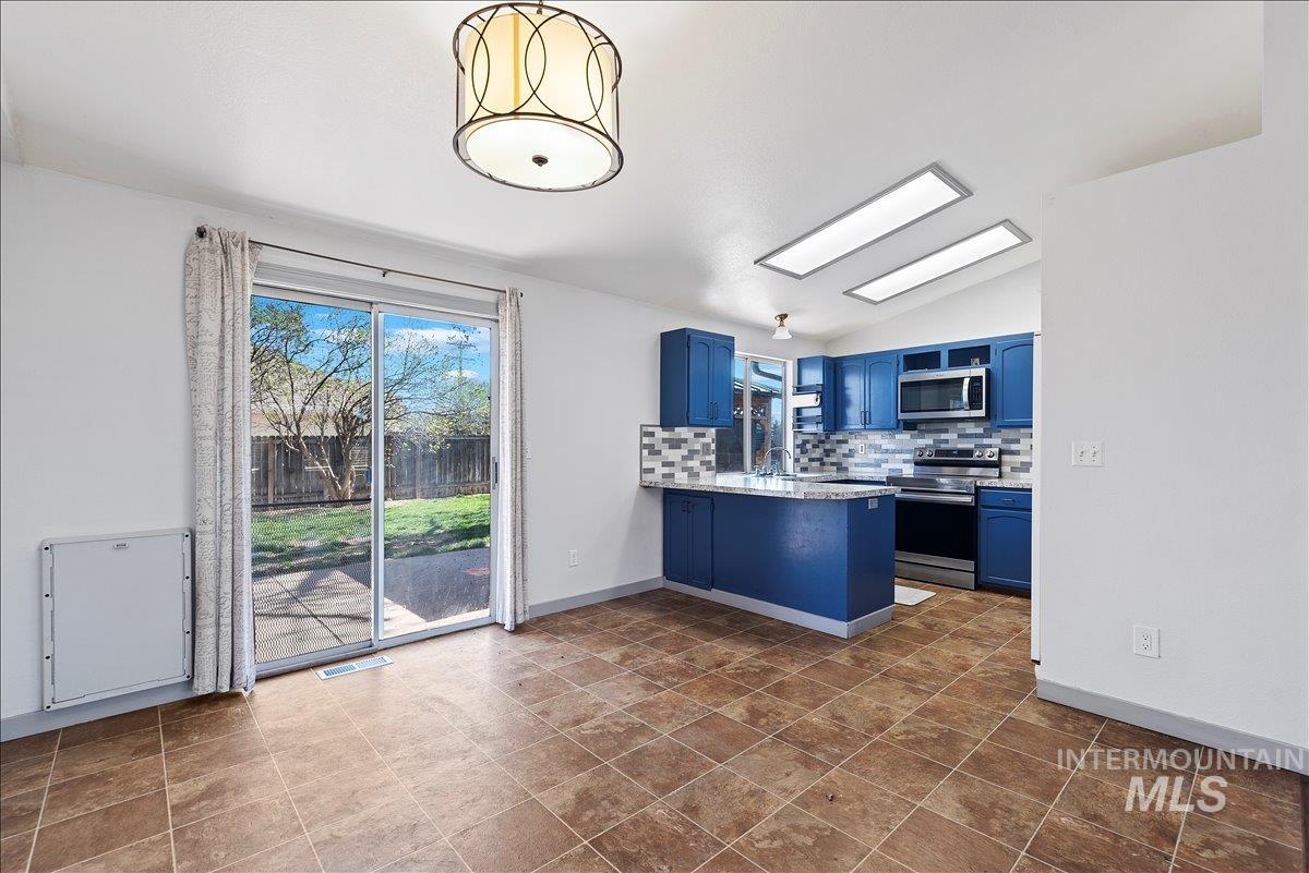 1660 N Eldorado St, Boise, Idaho 83704, 3 Bedrooms, 2 Bathrooms, Residential For Sale, Price $409,000,MLS 98978952