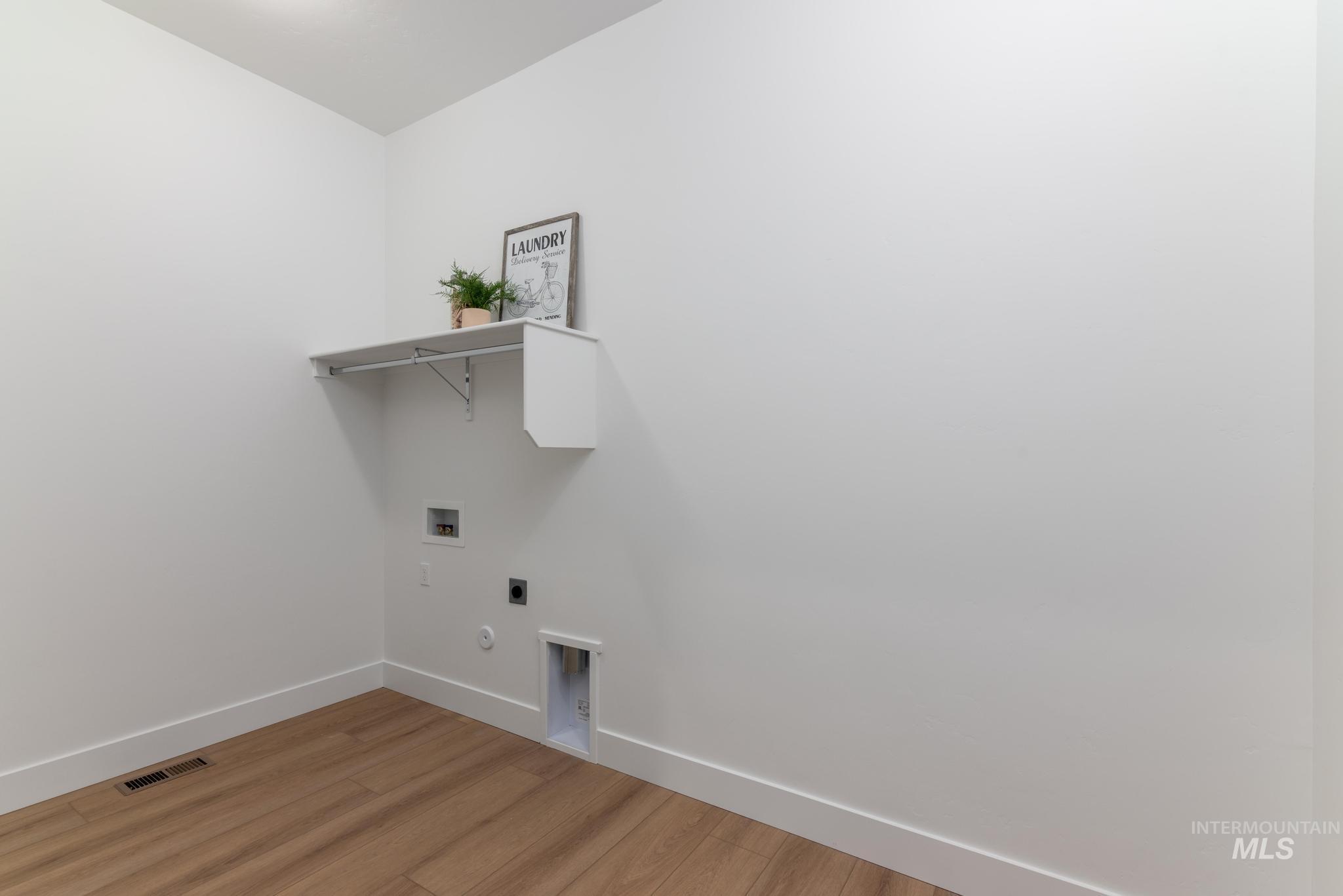 8569 S Silver Smog Way, Meridian, Idaho 83642, 3 Bedrooms, 2.5 Bathrooms, Residential For Sale, Price $624,000,MLS 98978955