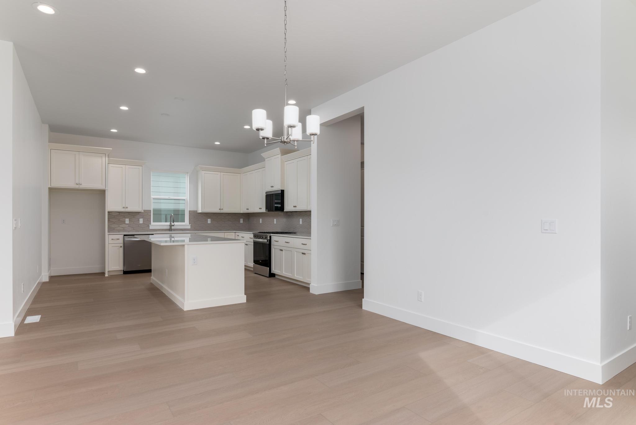 8519 W Chamblee St, Star, Idaho 83669, 2 Bedrooms, 2 Bathrooms, Residential For Sale, Price $559,000,MLS 98978956