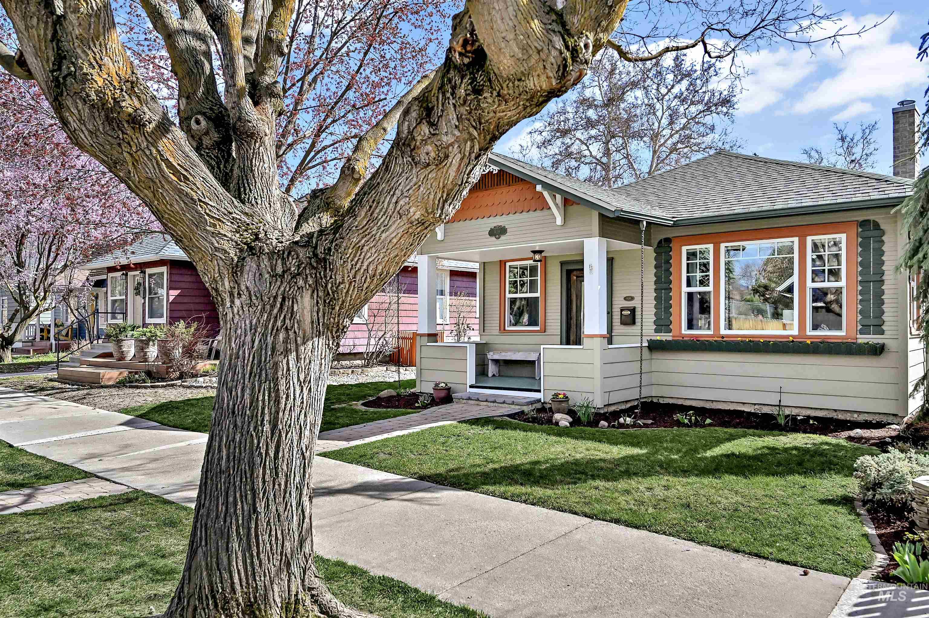 909 W Resseguie St, Boise, Idaho 83702, 3 Bedrooms, 2 Bathrooms, Residential For Sale, Price $875,000, 98978957