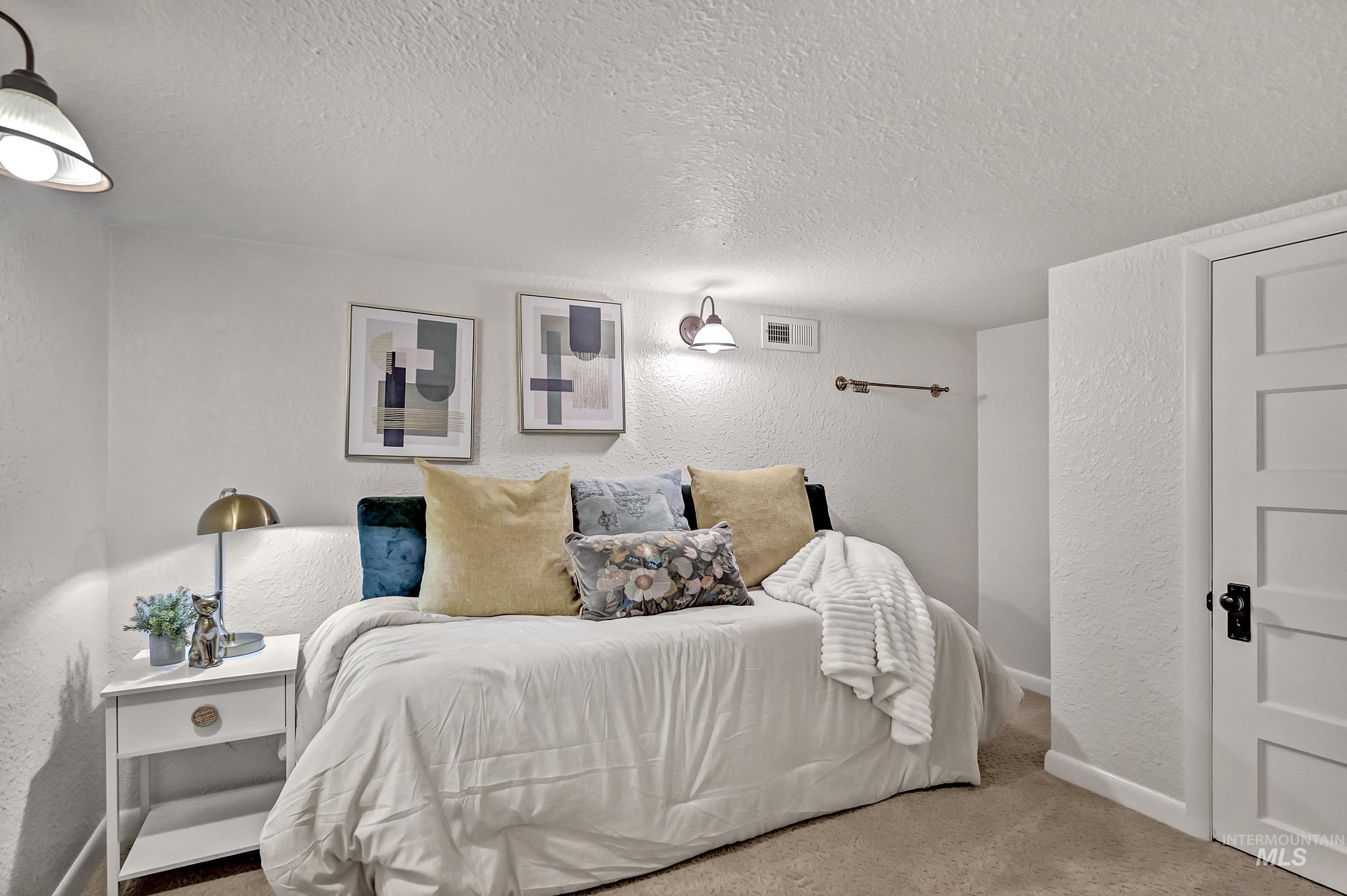 909 W Resseguie St, Boise, Idaho 83702, 3 Bedrooms, 2 Bathrooms, Residential For Sale, Price $875,000, 98978957