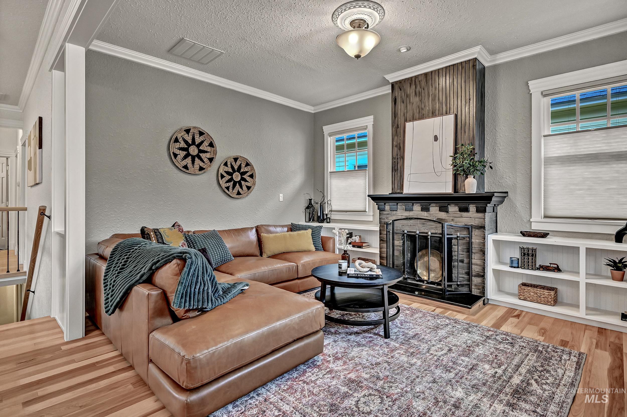 909 W Resseguie St, Boise, Idaho 83702, 3 Bedrooms, 2 Bathrooms, Residential For Sale, Price $875,000, 98978957