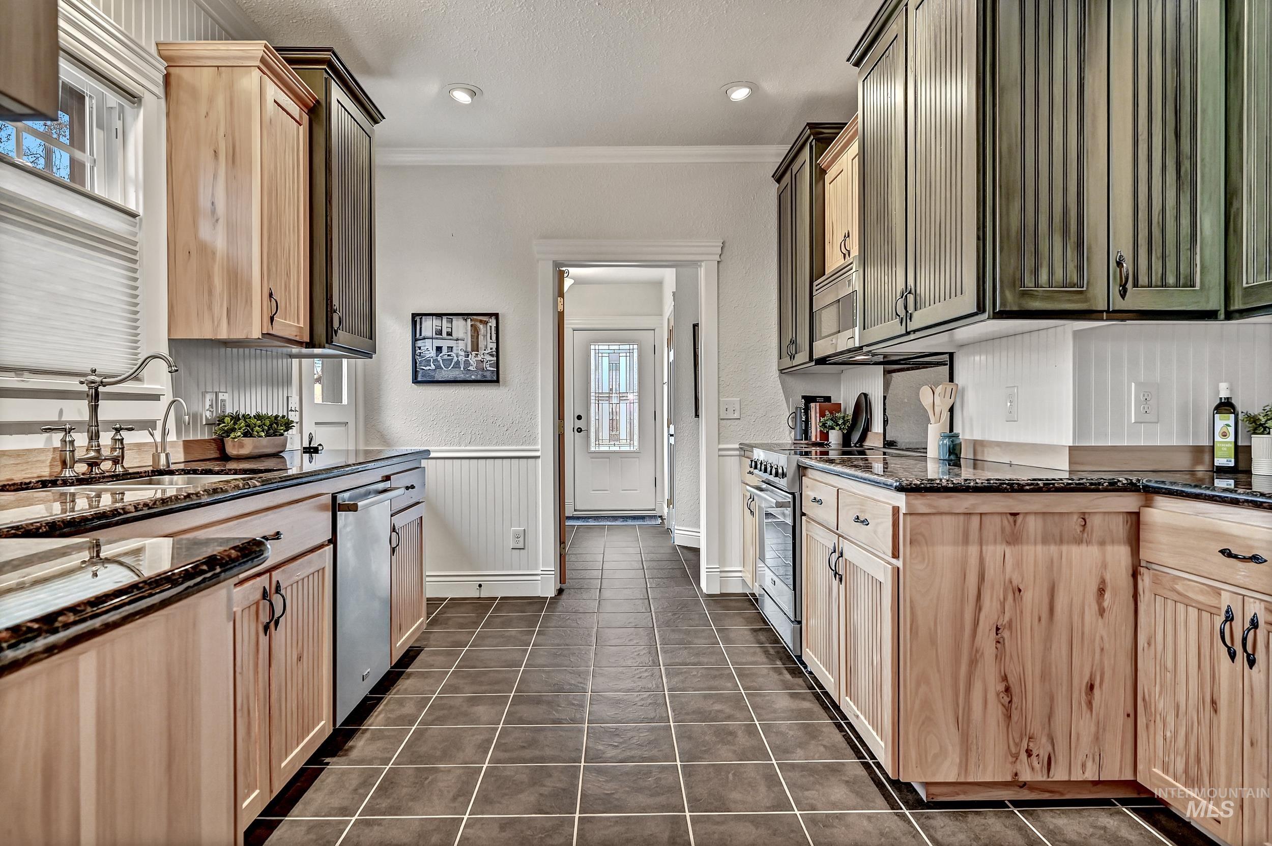 909 W Resseguie St, Boise, Idaho 83702, 3 Bedrooms, 2 Bathrooms, Residential For Sale, Price $875,000, 98978957