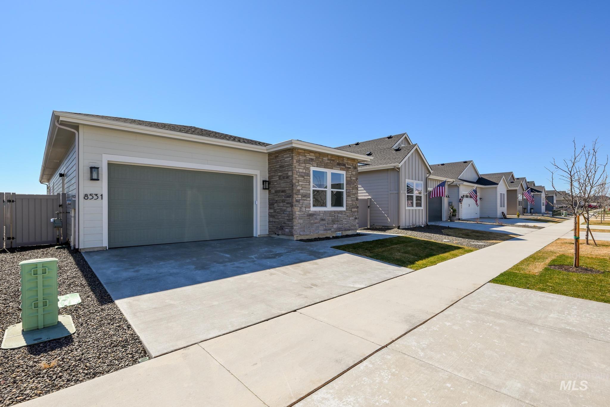 8531 W Chamblee St, Star, Idaho 83669, 2 Bedrooms, 2 Bathrooms, Residential For Sale, Price $559,000,MLS 98978958