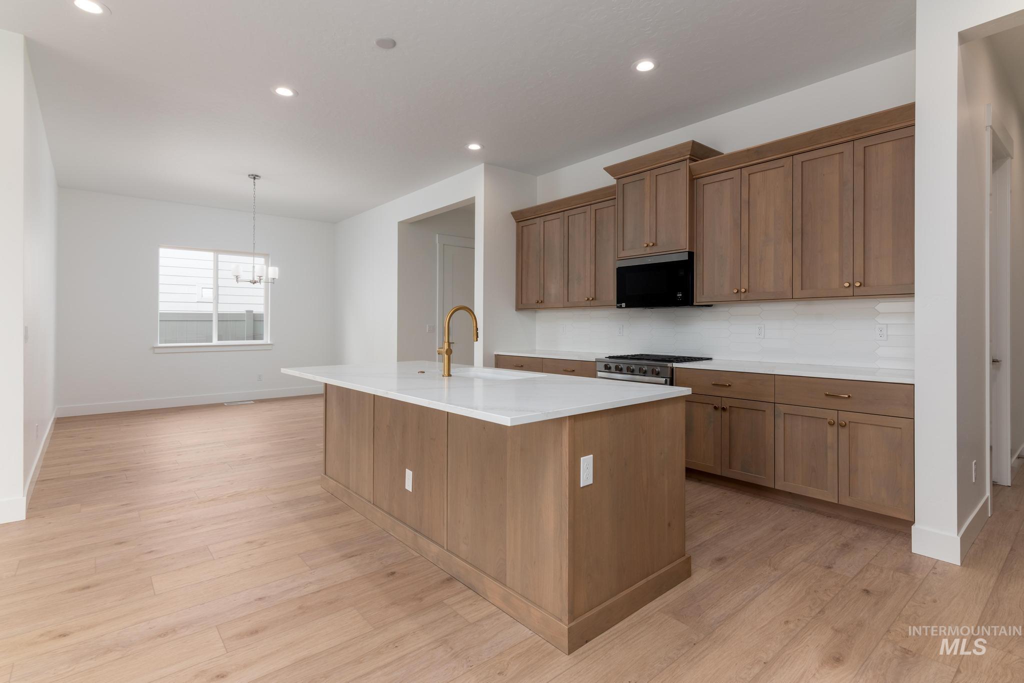 8531 W Chamblee St, Star, Idaho 83669, 2 Bedrooms, 2 Bathrooms, Residential For Sale, Price $559,000,MLS 98978958