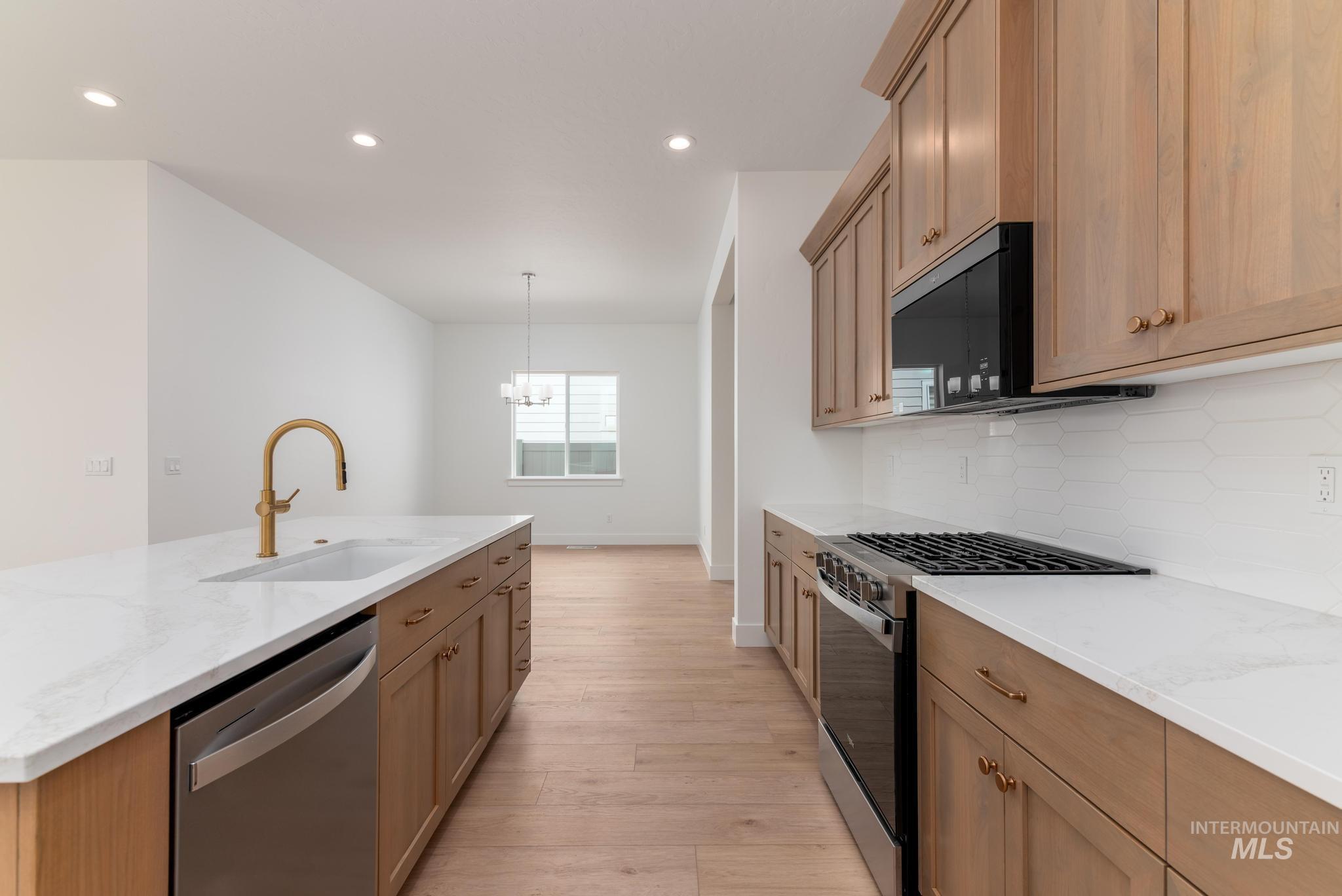 8531 W Chamblee St, Star, Idaho 83669, 2 Bedrooms, 2 Bathrooms, Residential For Sale, Price $559,000,MLS 98978958