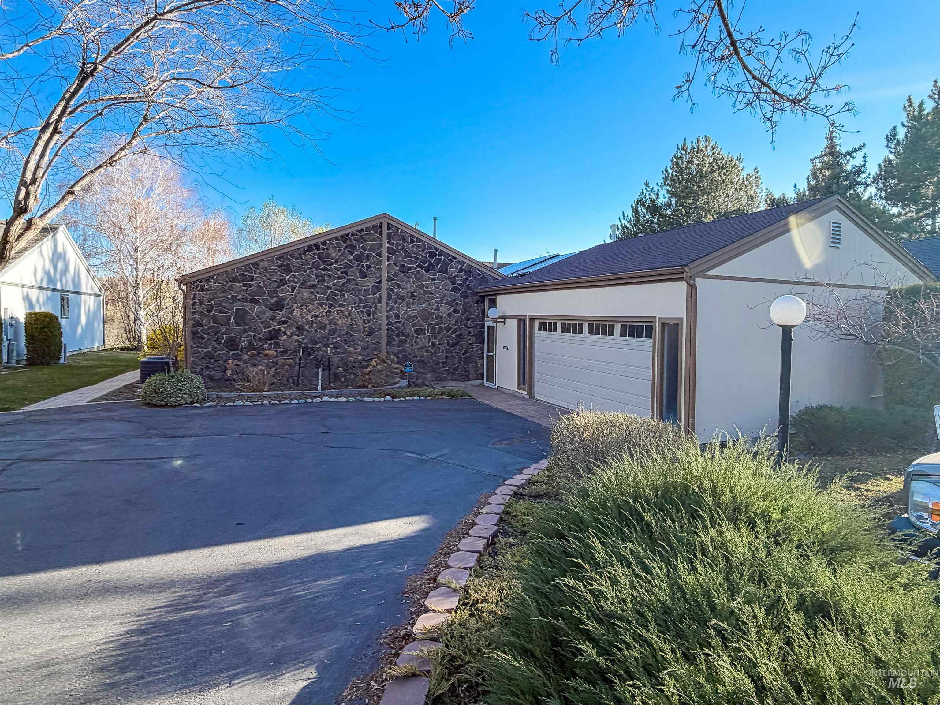 632 Morrison, Twin Falls, Idaho 83301, 2 Bedrooms, 3 Bathrooms, Residential For Sale, Price $365,000,MLS 98978961