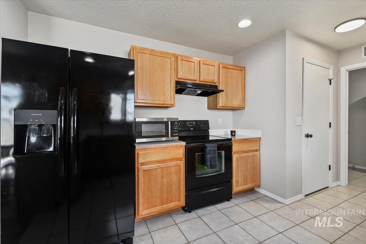 16616 Ruego Way, Caldwell, Idaho 83607, 3 Bedrooms, 2.5 Bathrooms, Residential For Sale, Price $399,000,MLS 98978962