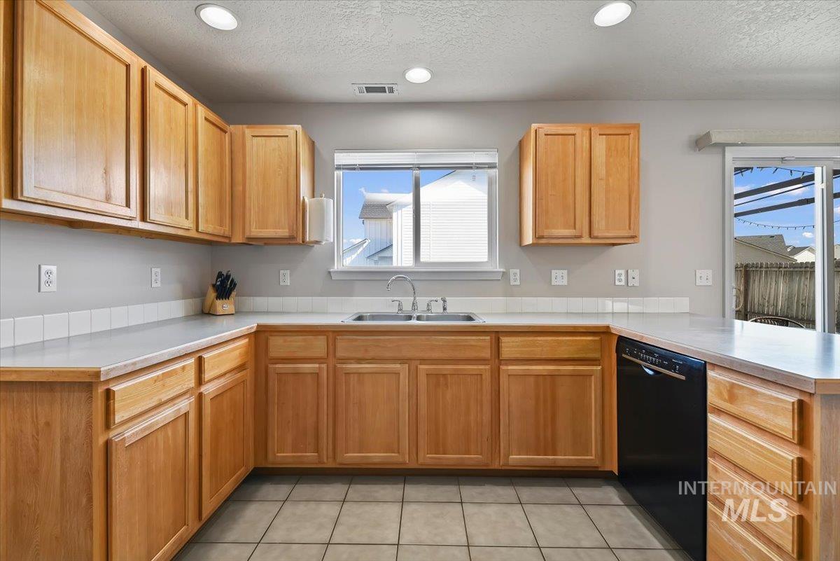 16616 Ruego Way, Caldwell, Idaho 83607, 3 Bedrooms, 2.5 Bathrooms, Residential For Sale, Price $399,000,MLS 98978962