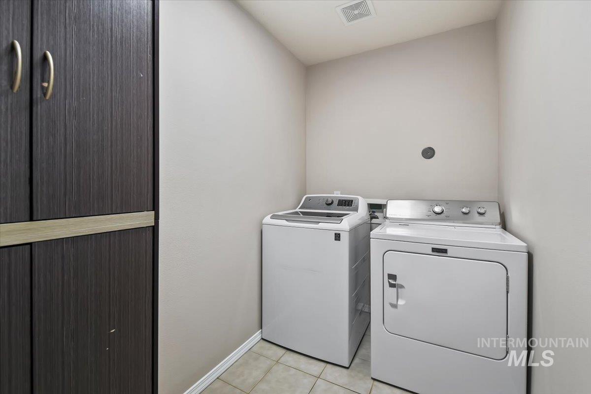 16616 Ruego Way, Caldwell, Idaho 83607, 3 Bedrooms, 2.5 Bathrooms, Residential For Sale, Price $399,000,MLS 98978962