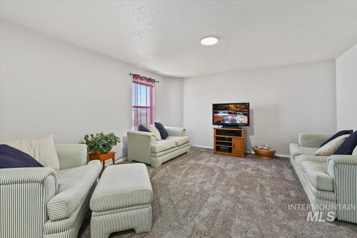 16616 Ruego Way, Caldwell, Idaho 83607, 3 Bedrooms, 2.5 Bathrooms, Residential For Sale, Price $399,000,MLS 98978962