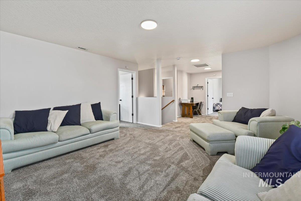 16616 Ruego Way, Caldwell, Idaho 83607, 3 Bedrooms, 2.5 Bathrooms, Residential For Sale, Price $399,000,MLS 98978962