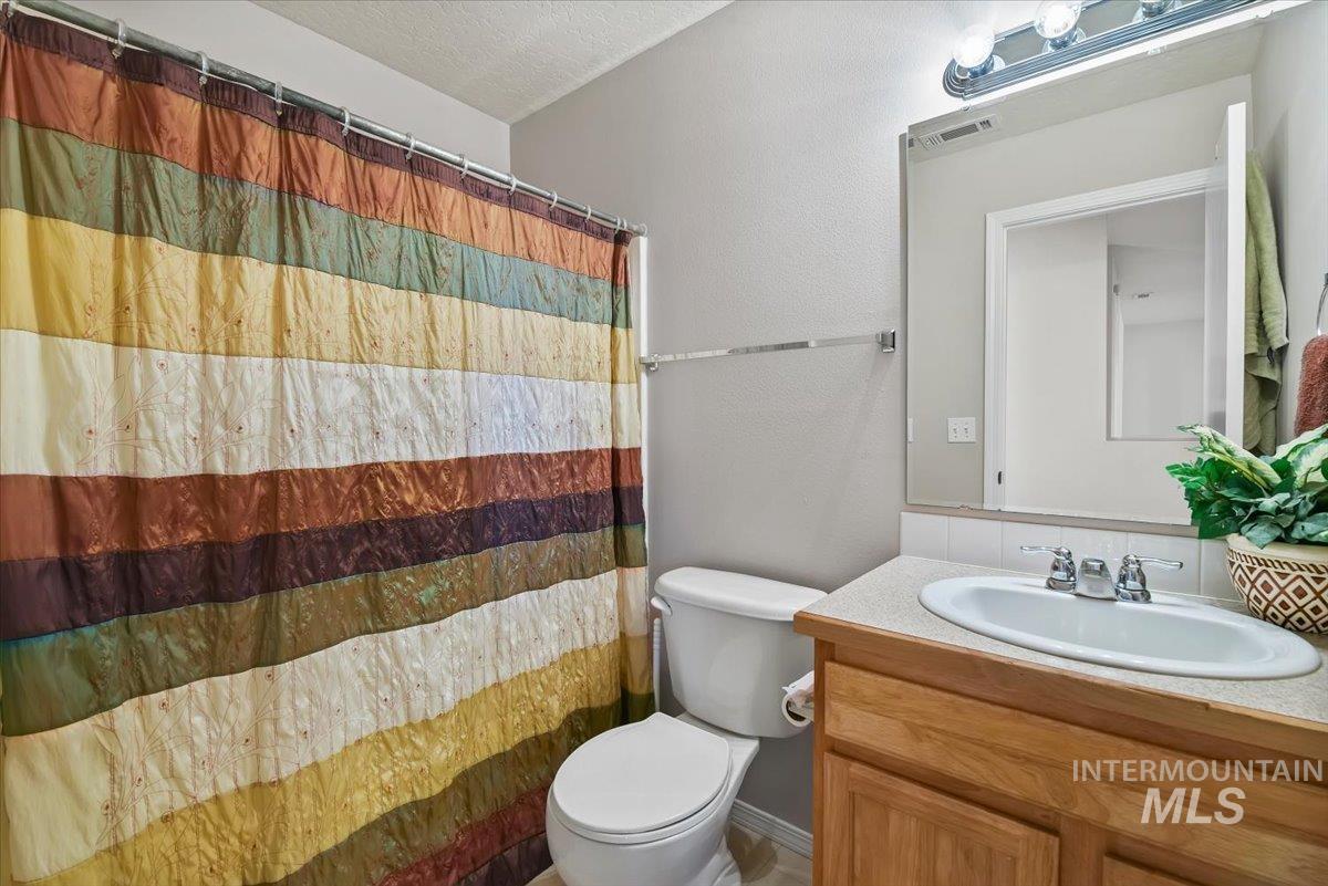 16616 Ruego Way, Caldwell, Idaho 83607, 3 Bedrooms, 2.5 Bathrooms, Residential For Sale, Price $399,000,MLS 98978962