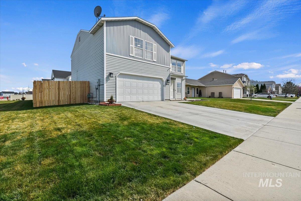 16616 Ruego Way, Caldwell, Idaho 83607, 3 Bedrooms, 2.5 Bathrooms, Residential For Sale, Price $399,000,MLS 98978962