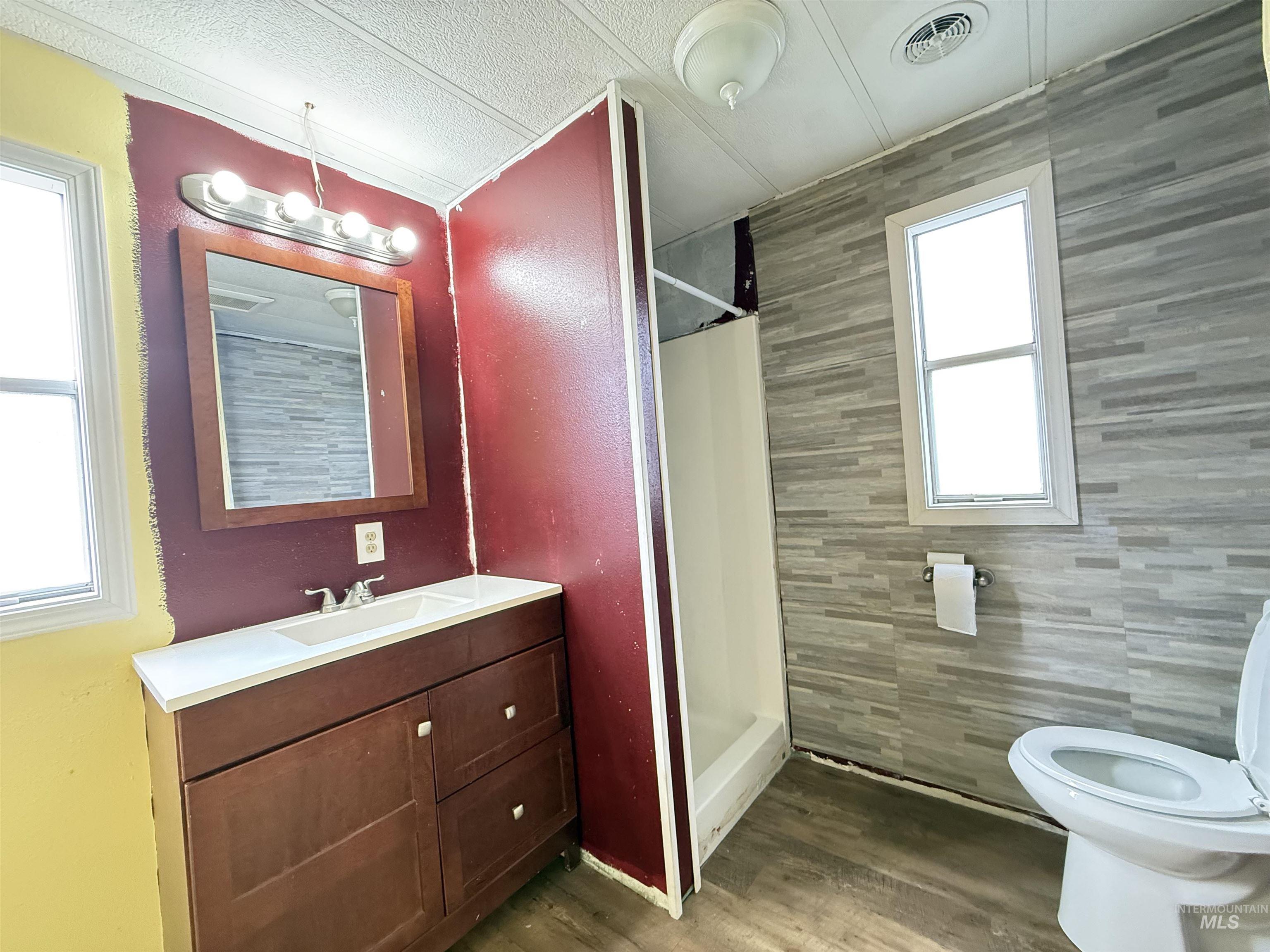 200 E Woodworth, Uniontown, Washington 99179, 2 Bedrooms, 2 Bathrooms, Residential For Sale, Price $25,000,MLS 98978964