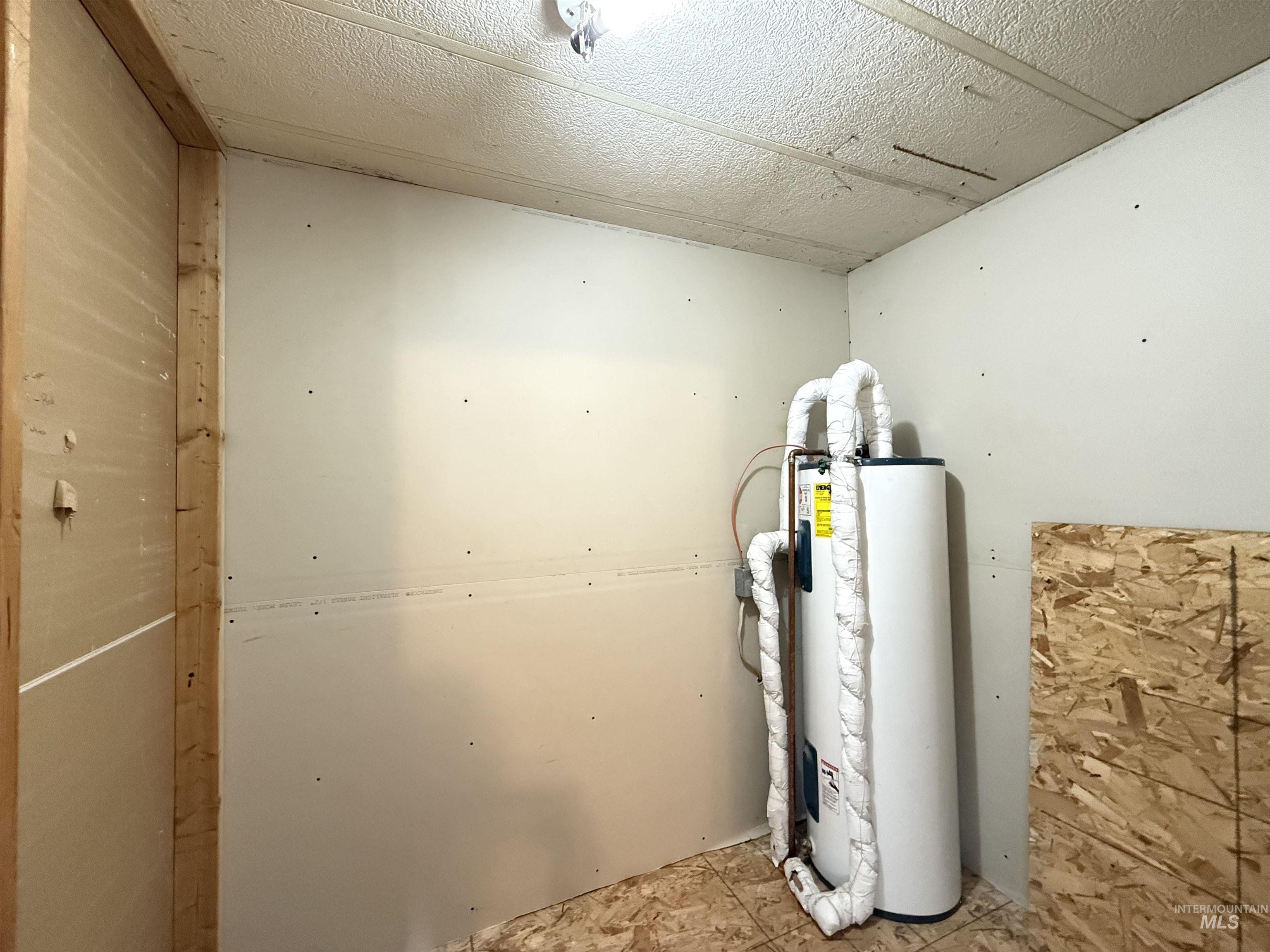 200 E Woodworth, Uniontown, Washington 99179, 2 Bedrooms, 2 Bathrooms, Residential For Sale, Price $25,000,MLS 98978964