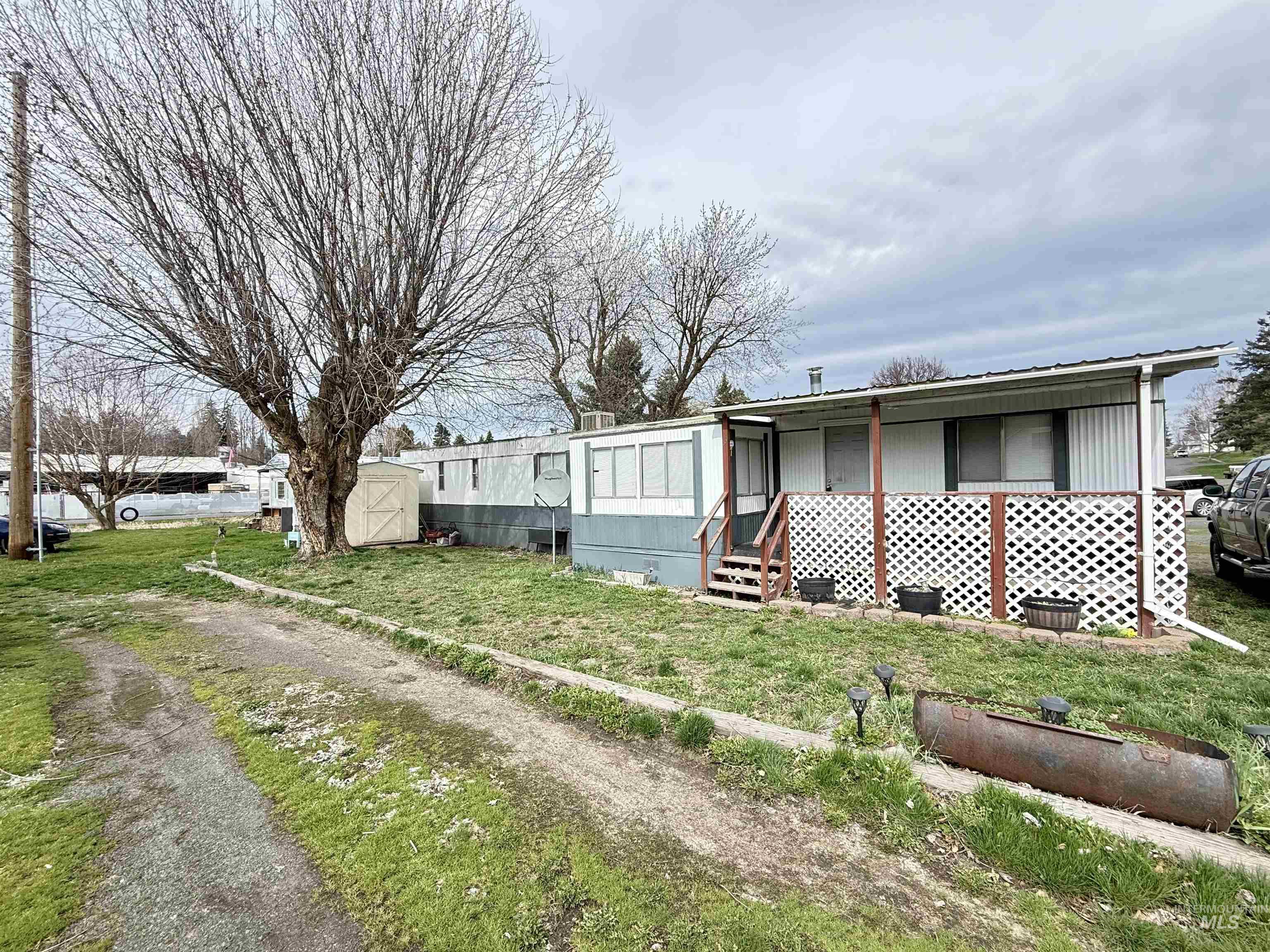 200 E Woodworth, Uniontown, Washington 99179, 2 Bedrooms, 2 Bathrooms, Residential For Sale, Price $25,000,MLS 98978964