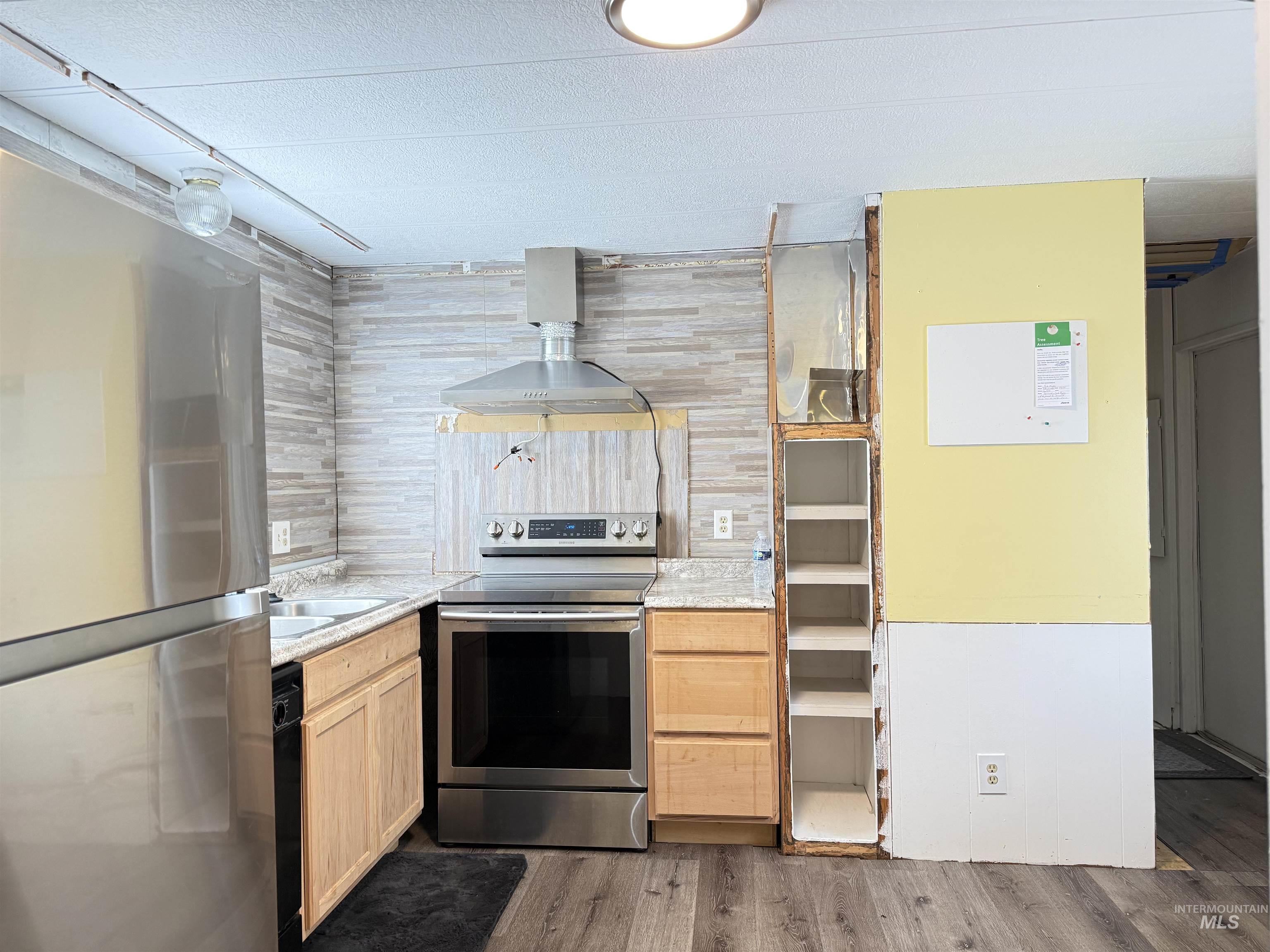 200 E Woodworth, Uniontown, Washington 99179, 2 Bedrooms, 2 Bathrooms, Residential For Sale, Price $25,000,MLS 98978964