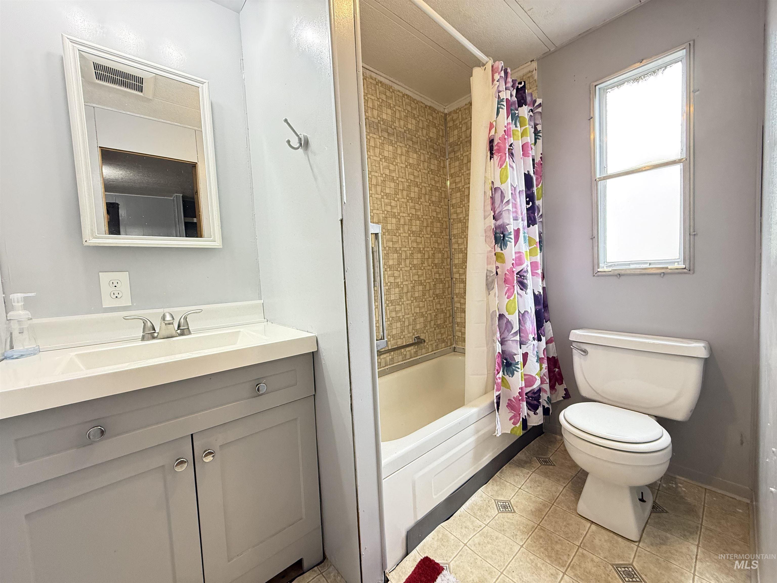 200 E Woodworth, Uniontown, Washington 99179, 2 Bedrooms, 2 Bathrooms, Residential For Sale, Price $25,000,MLS 98978964