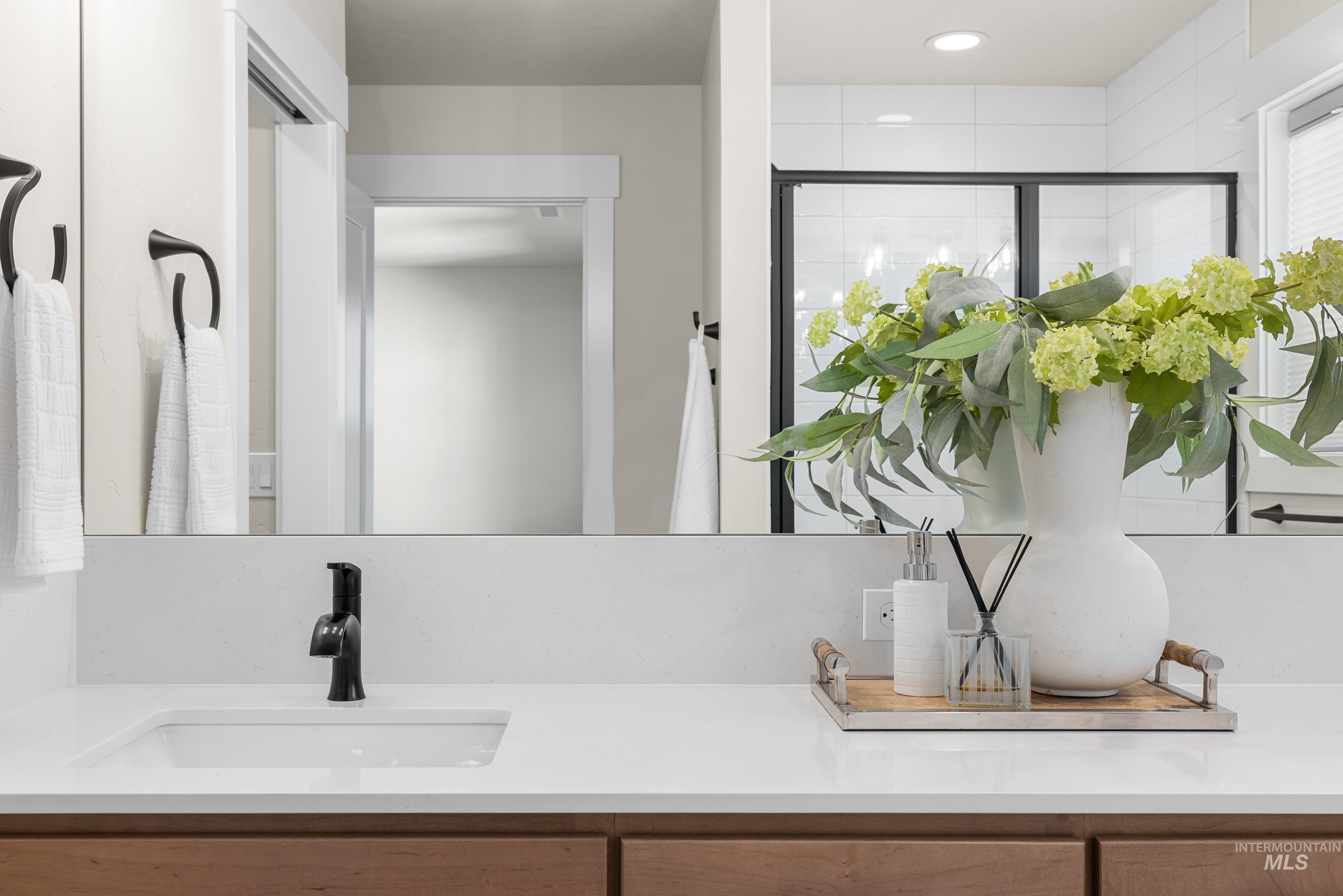 1685 E Cutgrass Ln, Eagle, Idaho 83616, 3 Bedrooms, 2.5 Bathrooms, Residential For Sale, Price $579,000,MLS 98978965