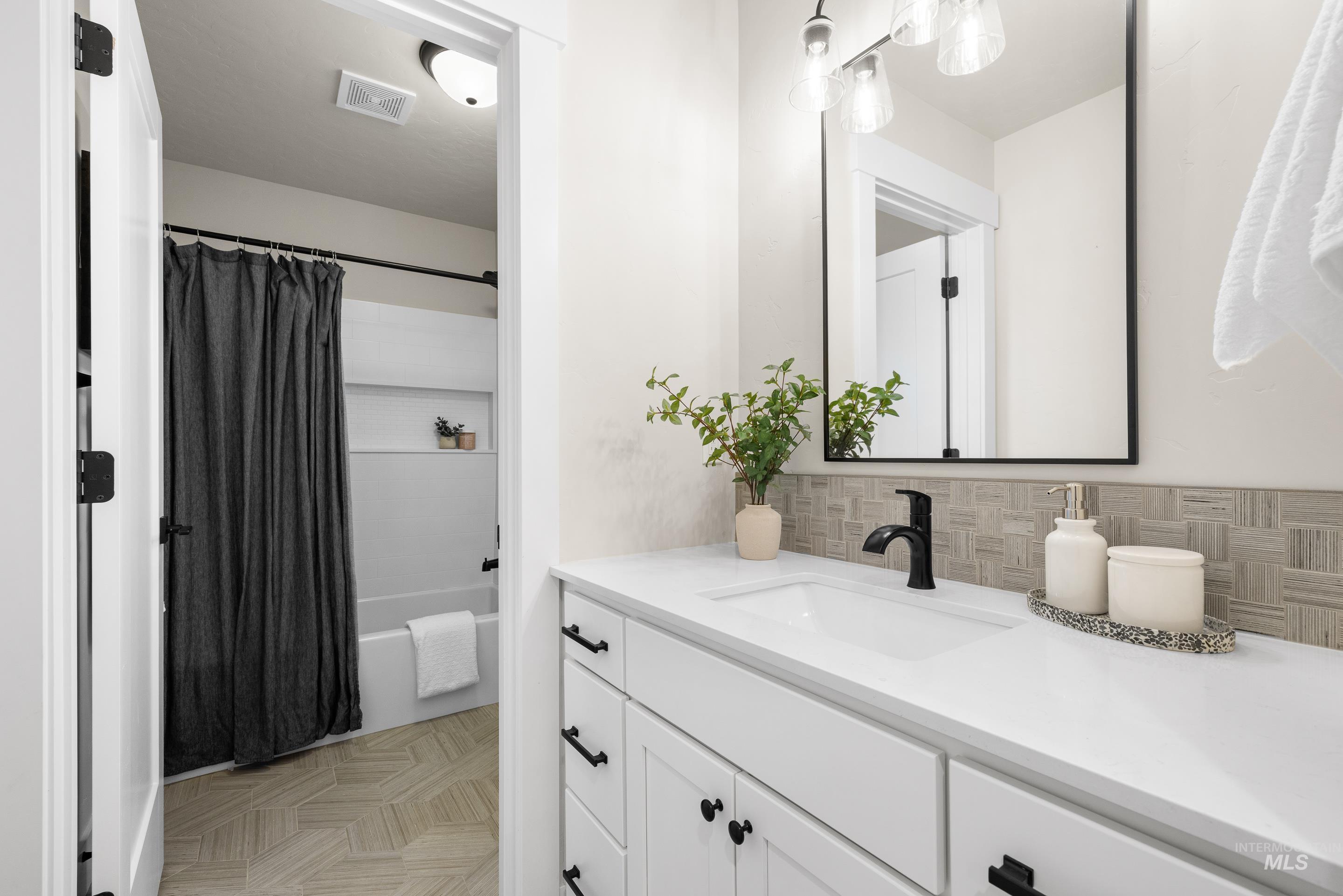 1685 E Cutgrass Ln, Eagle, Idaho 83616, 3 Bedrooms, 2.5 Bathrooms, Residential For Sale, Price $579,000,MLS 98978965