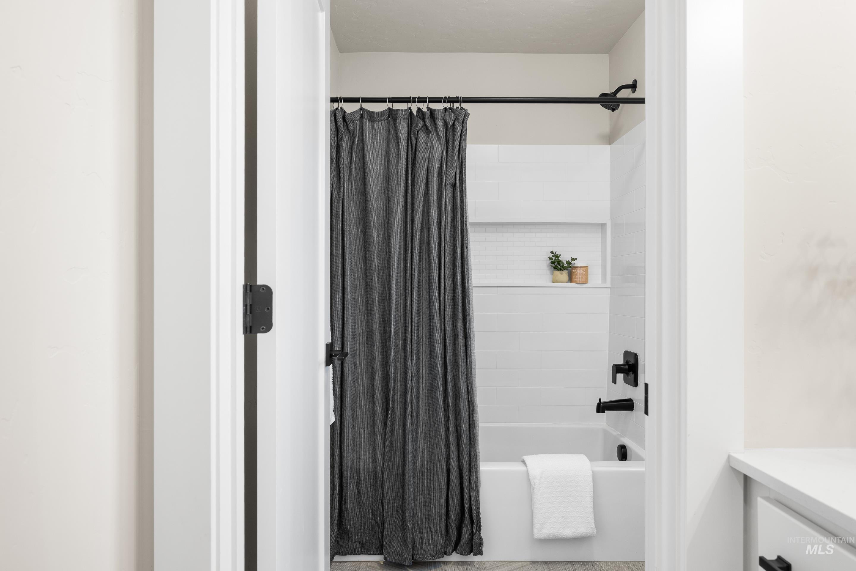 1685 E Cutgrass Ln, Eagle, Idaho 83616, 3 Bedrooms, 2.5 Bathrooms, Residential For Sale, Price $579,000,MLS 98978965