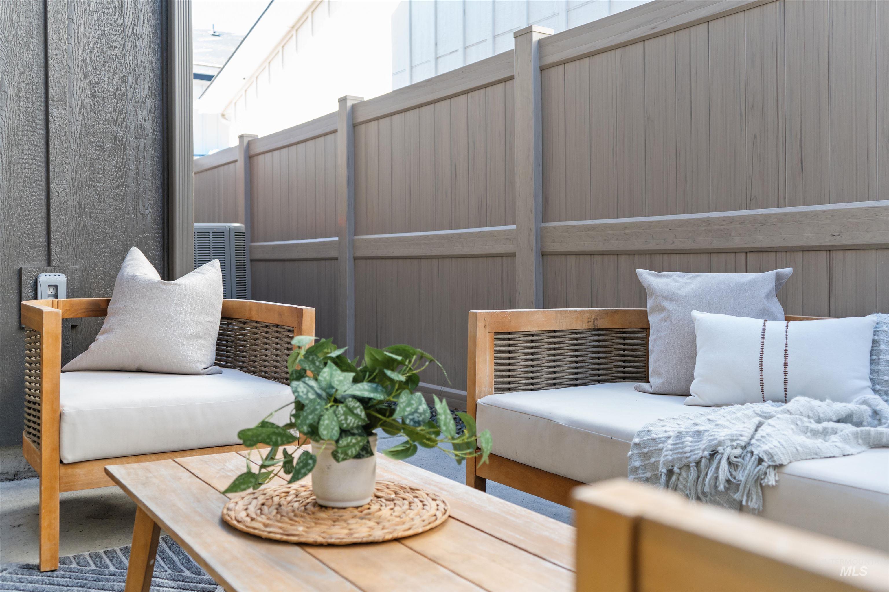 1685 E Cutgrass Ln, Eagle, Idaho 83616, 3 Bedrooms, 2.5 Bathrooms, Residential For Sale, Price $579,000,MLS 98978965