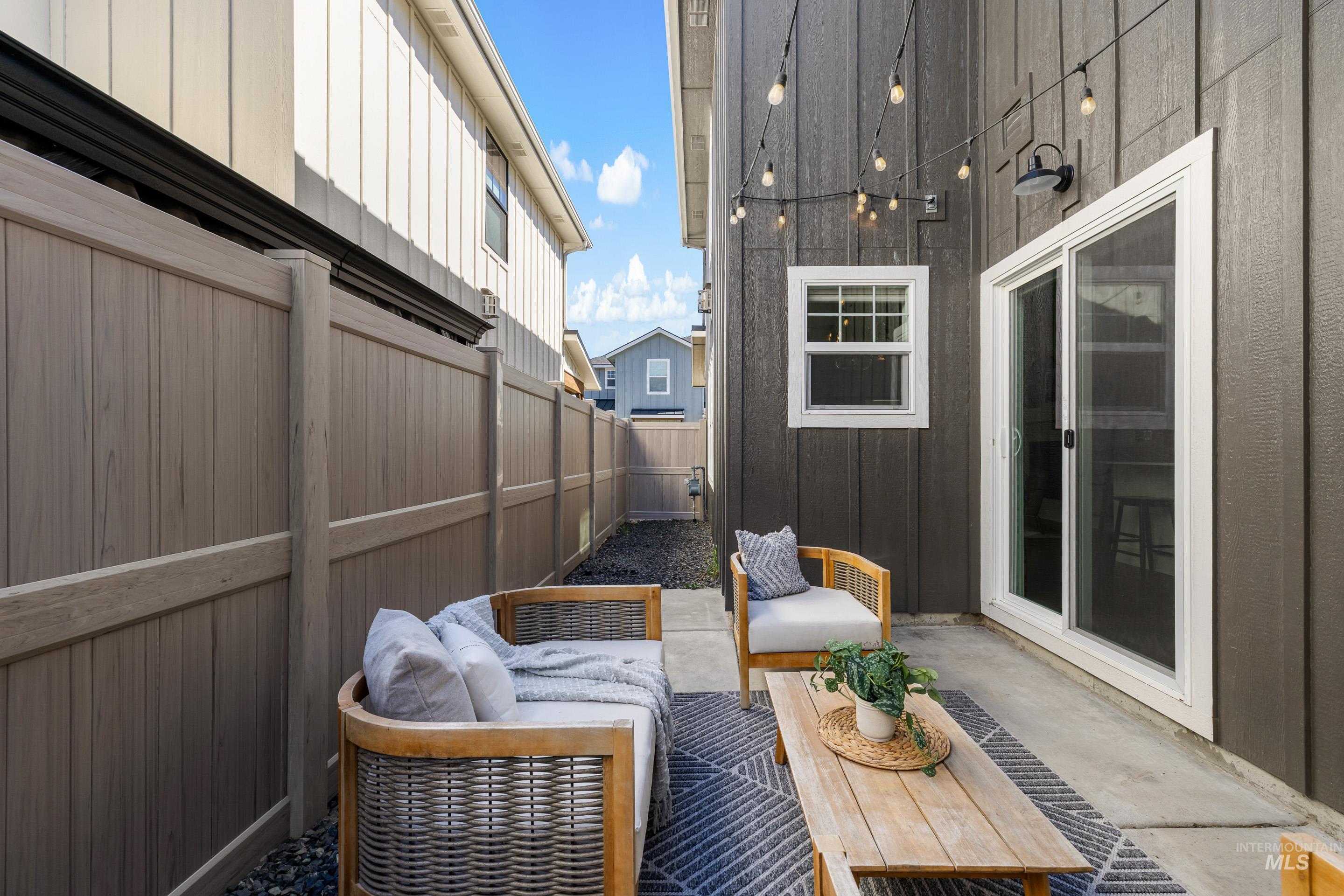 1685 E Cutgrass Ln, Eagle, Idaho 83616, 3 Bedrooms, 2.5 Bathrooms, Residential For Sale, Price $579,000,MLS 98978965