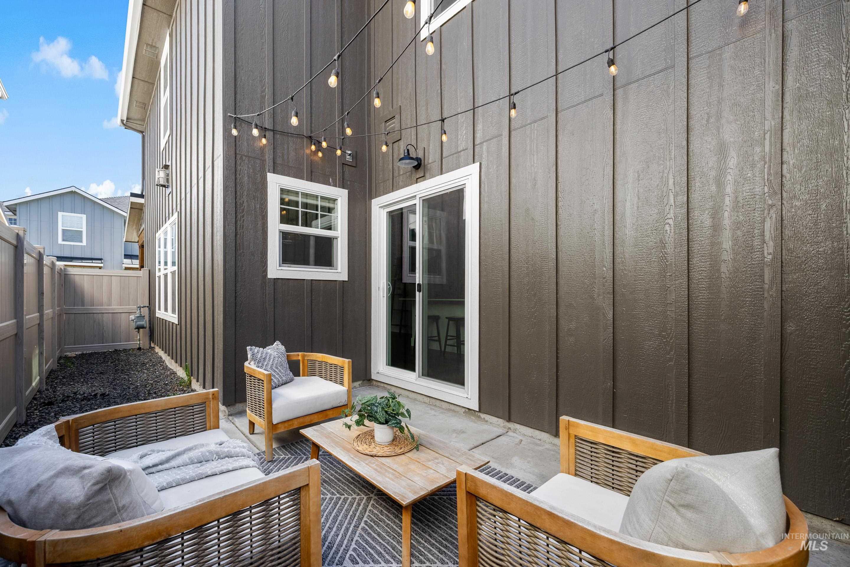 1685 E Cutgrass Ln, Eagle, Idaho 83616, 3 Bedrooms, 2.5 Bathrooms, Residential For Sale, Price $579,000,MLS 98978965