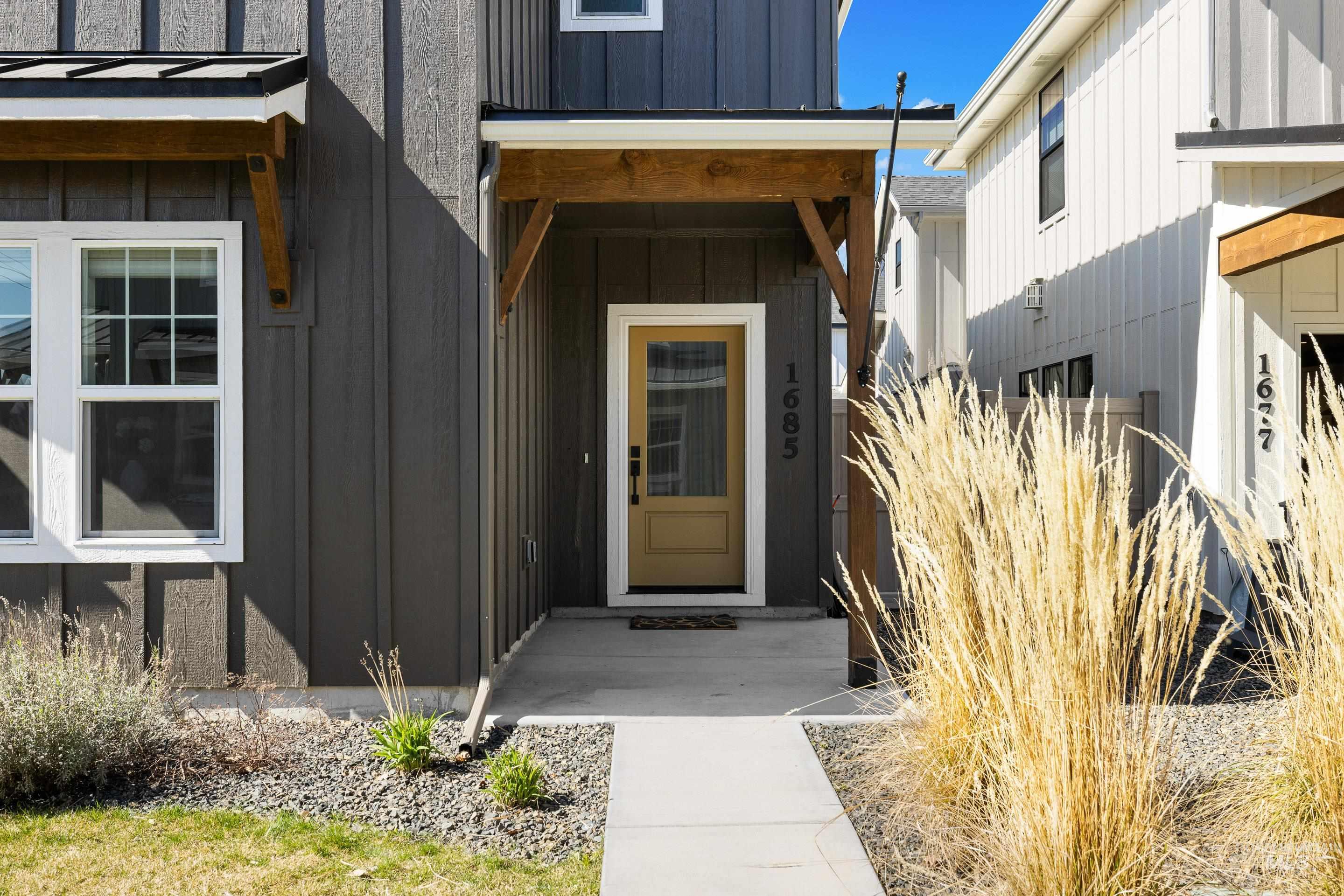 1685 E Cutgrass Ln, Eagle, Idaho 83616, 3 Bedrooms, 2.5 Bathrooms, Residential For Sale, Price $579,000,MLS 98978965