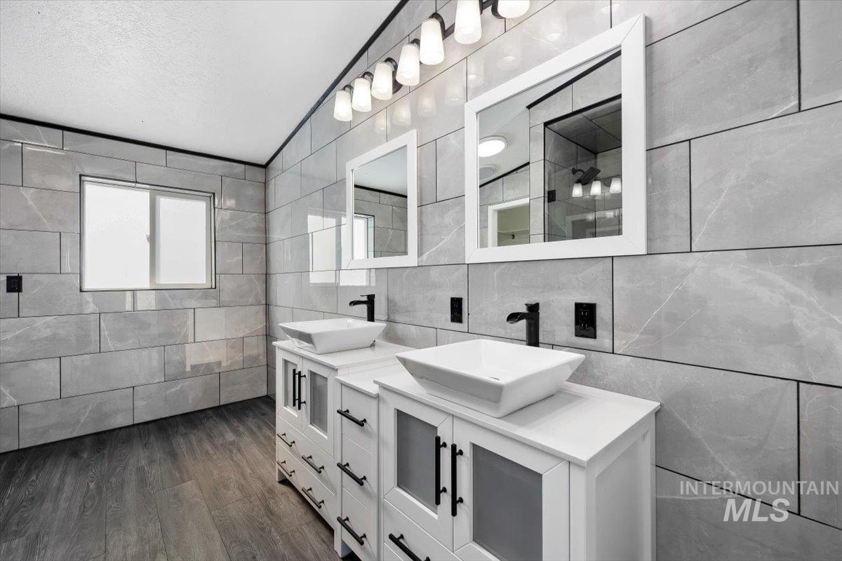 3485 S 2000 E, Wendell, Idaho 83355, 4 Bedrooms, 2 Bathrooms, Residential For Sale, Price $405,000,MLS 98978967