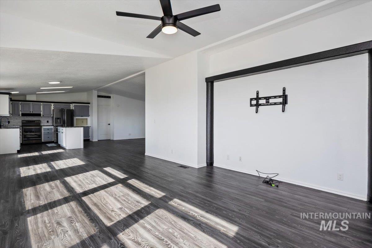 3485 S 2000 E, Wendell, Idaho 83355, 4 Bedrooms, 2 Bathrooms, Residential For Sale, Price $405,000,MLS 98978967