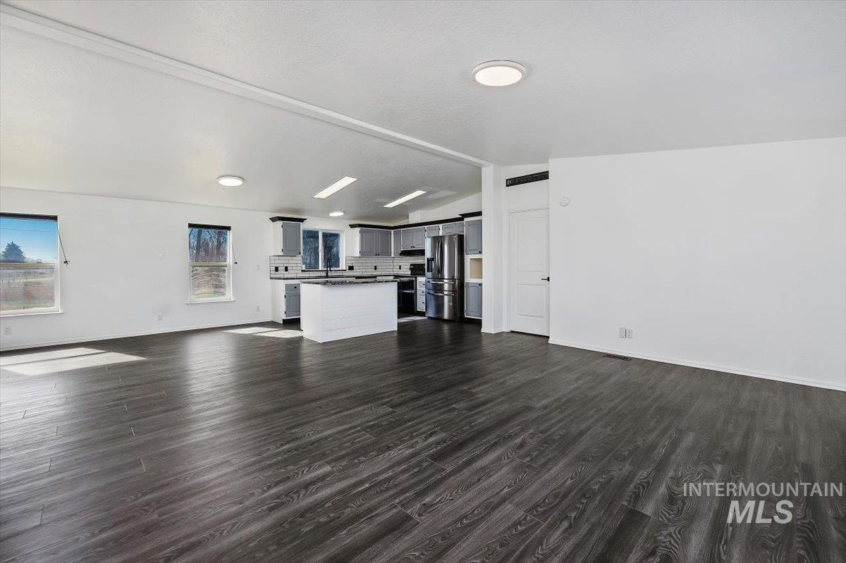 3485 S 2000 E, Wendell, Idaho 83355, 4 Bedrooms, 2 Bathrooms, Residential For Sale, Price $405,000,MLS 98978967